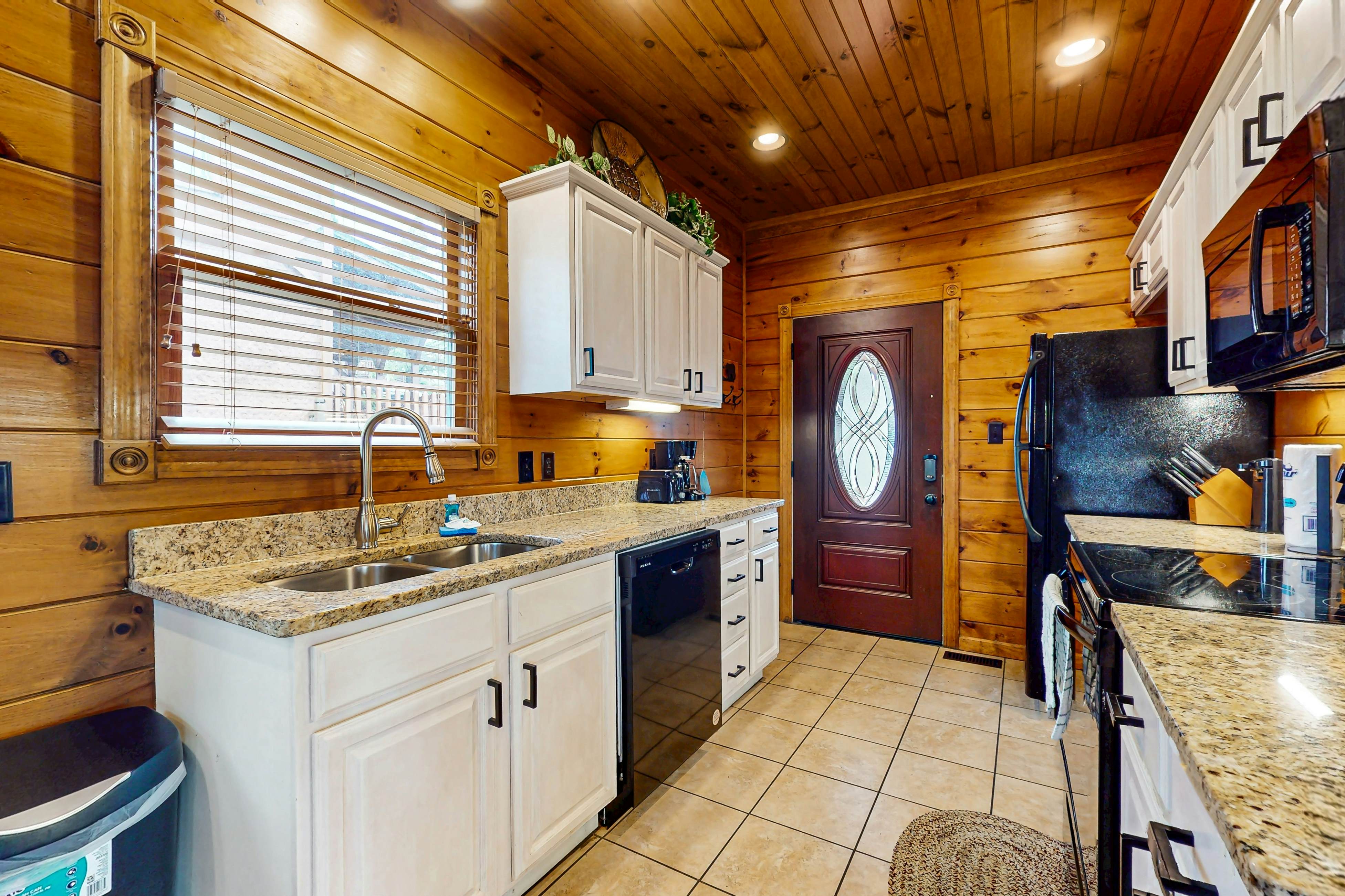 Spacious Mtn Cabin, Sleeps 12・Hot Tub・Game Room