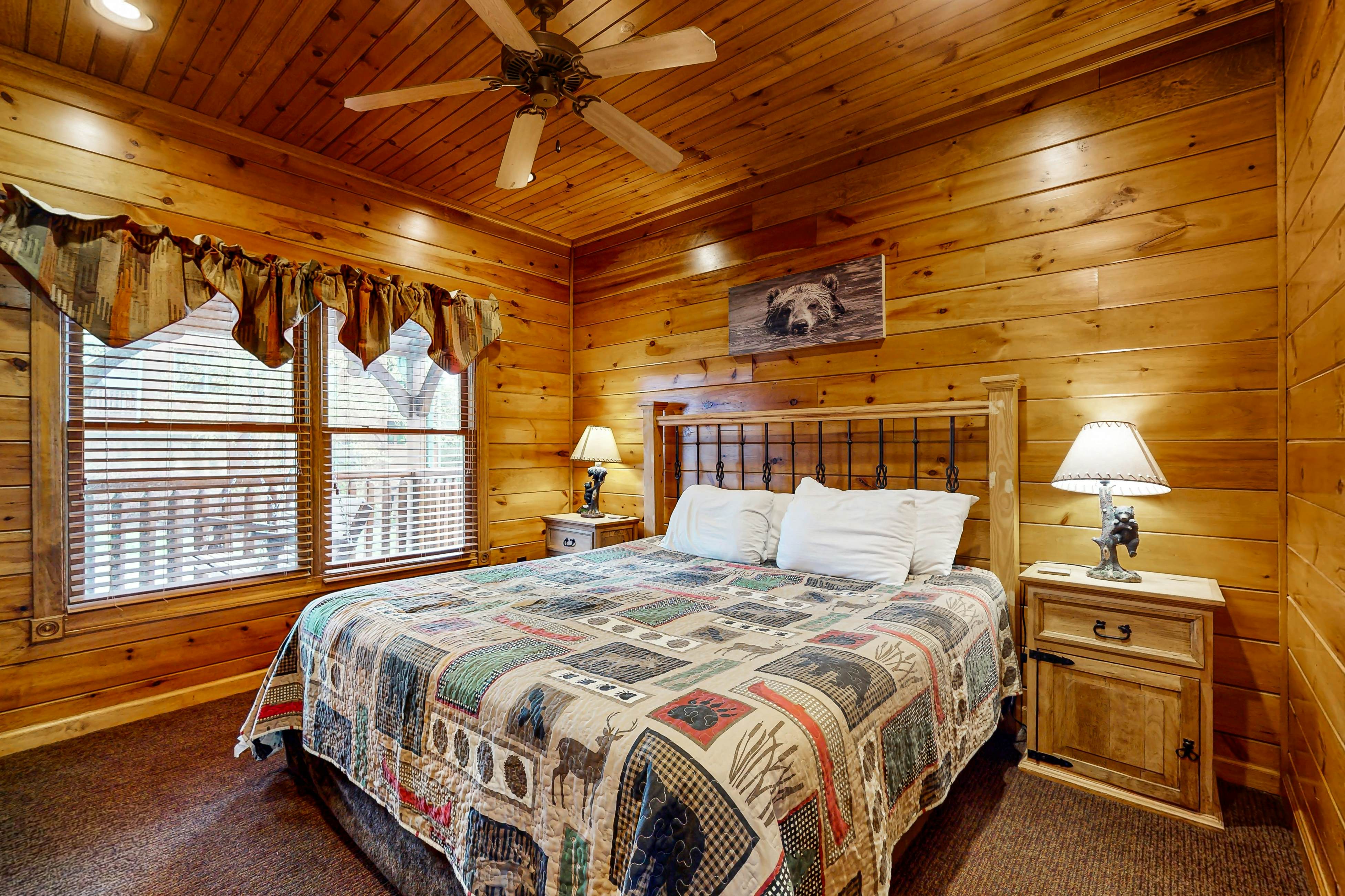 Spacious Mtn Cabin, Sleeps 12・Hot Tub・Game Room