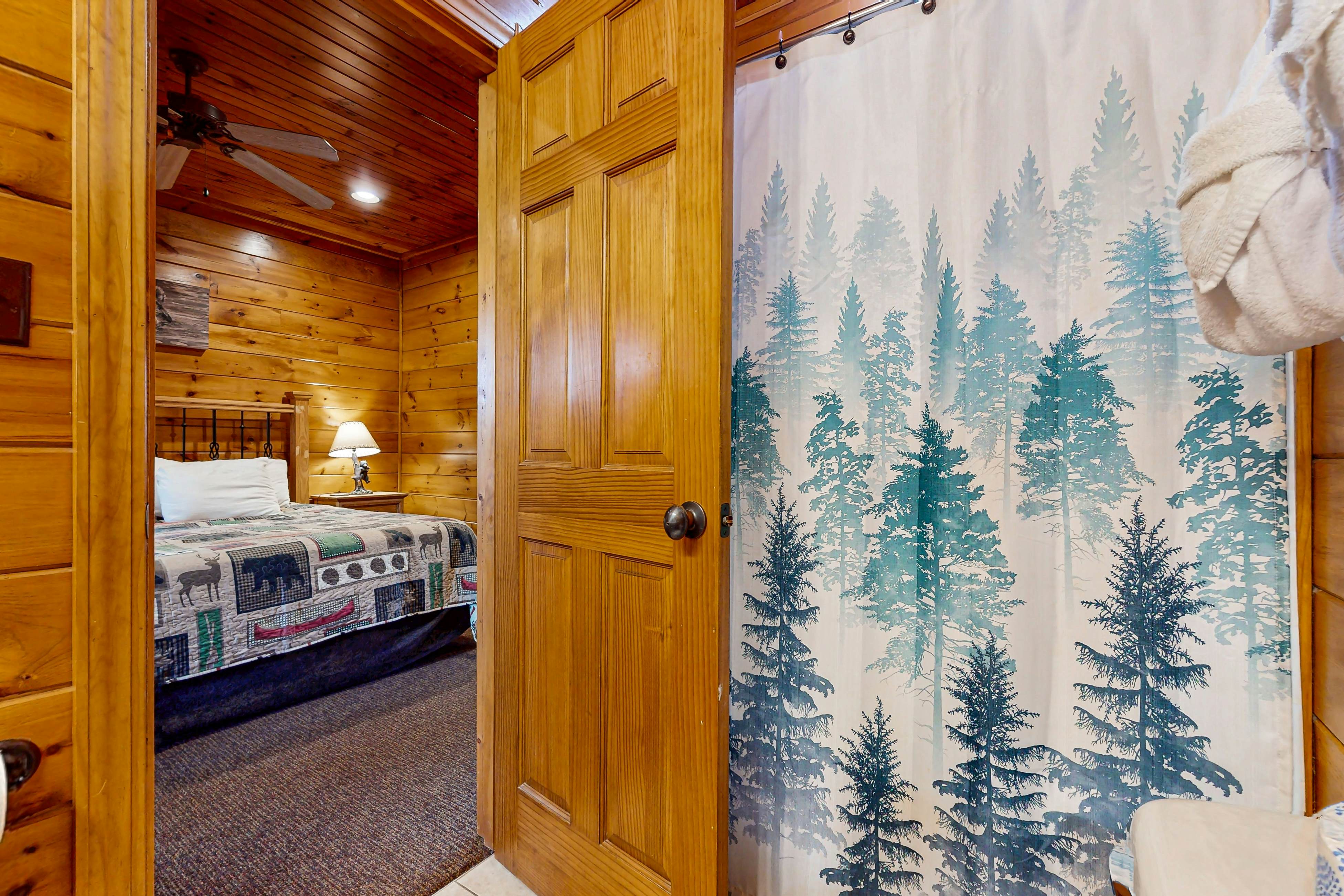 Spacious Mtn Cabin, Sleeps 12・Hot Tub・Game Room