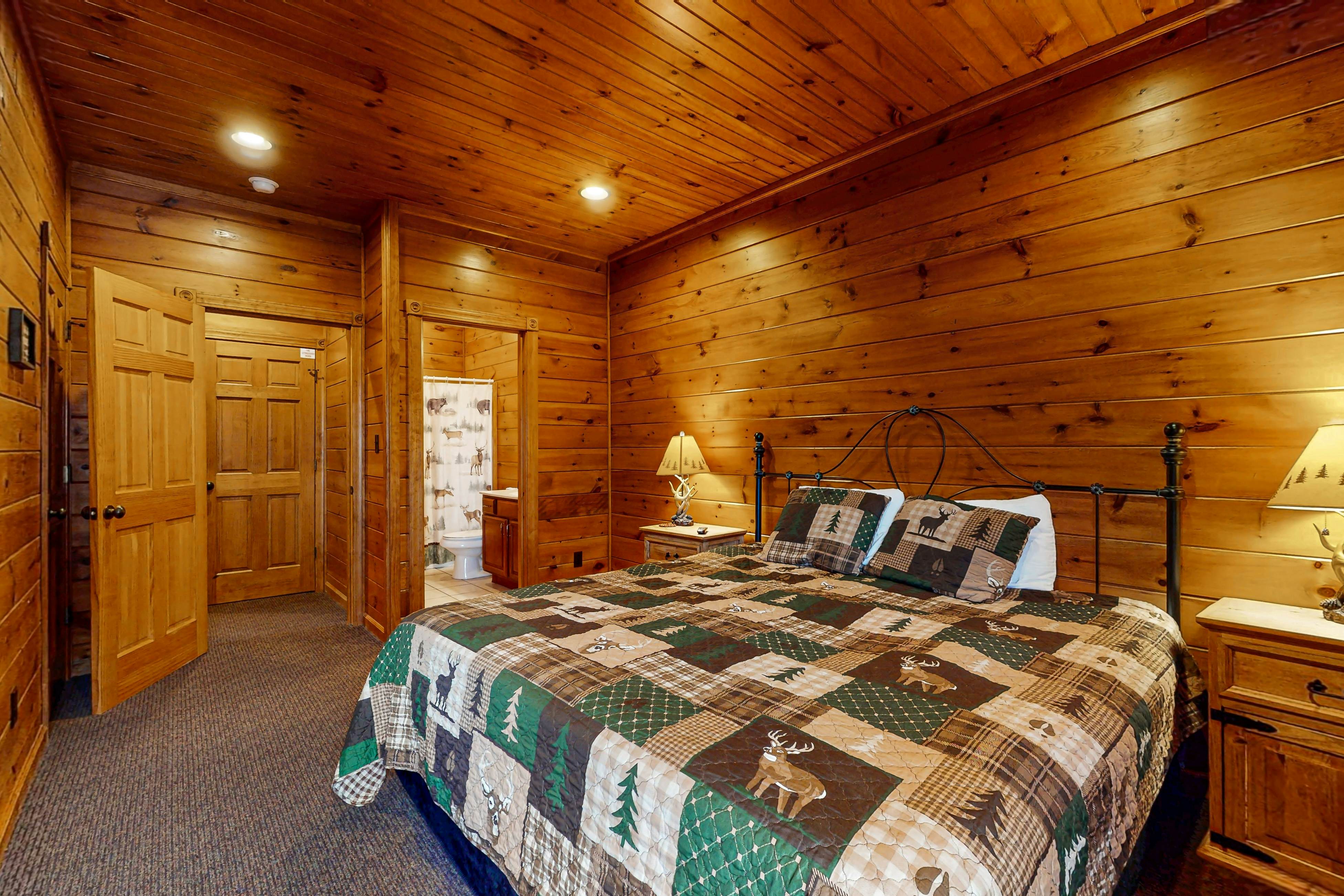 Spacious Mtn Cabin, Sleeps 12・Hot Tub・Game Room