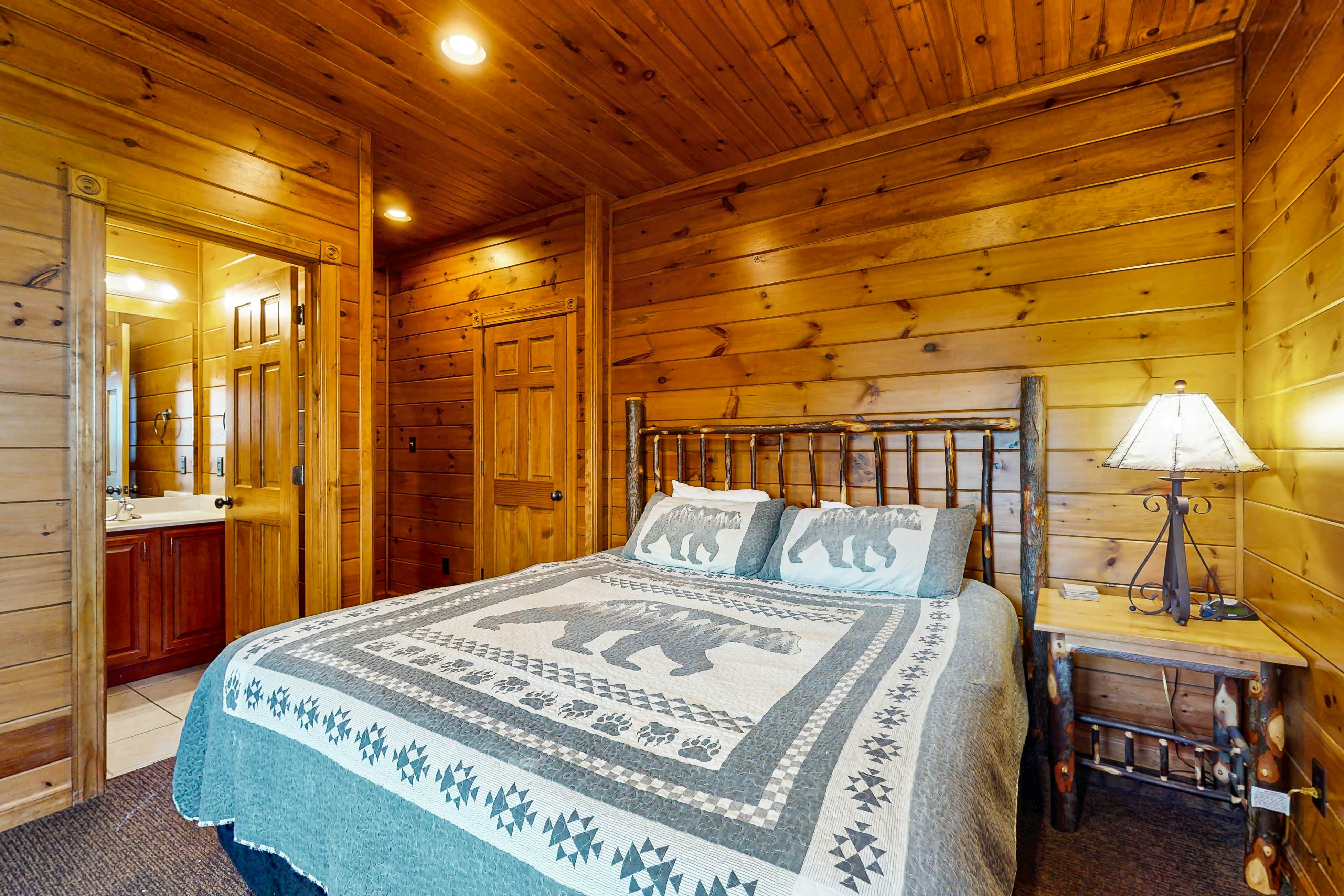 Spacious Mtn Cabin, Sleeps 12・Hot Tub・Game Room