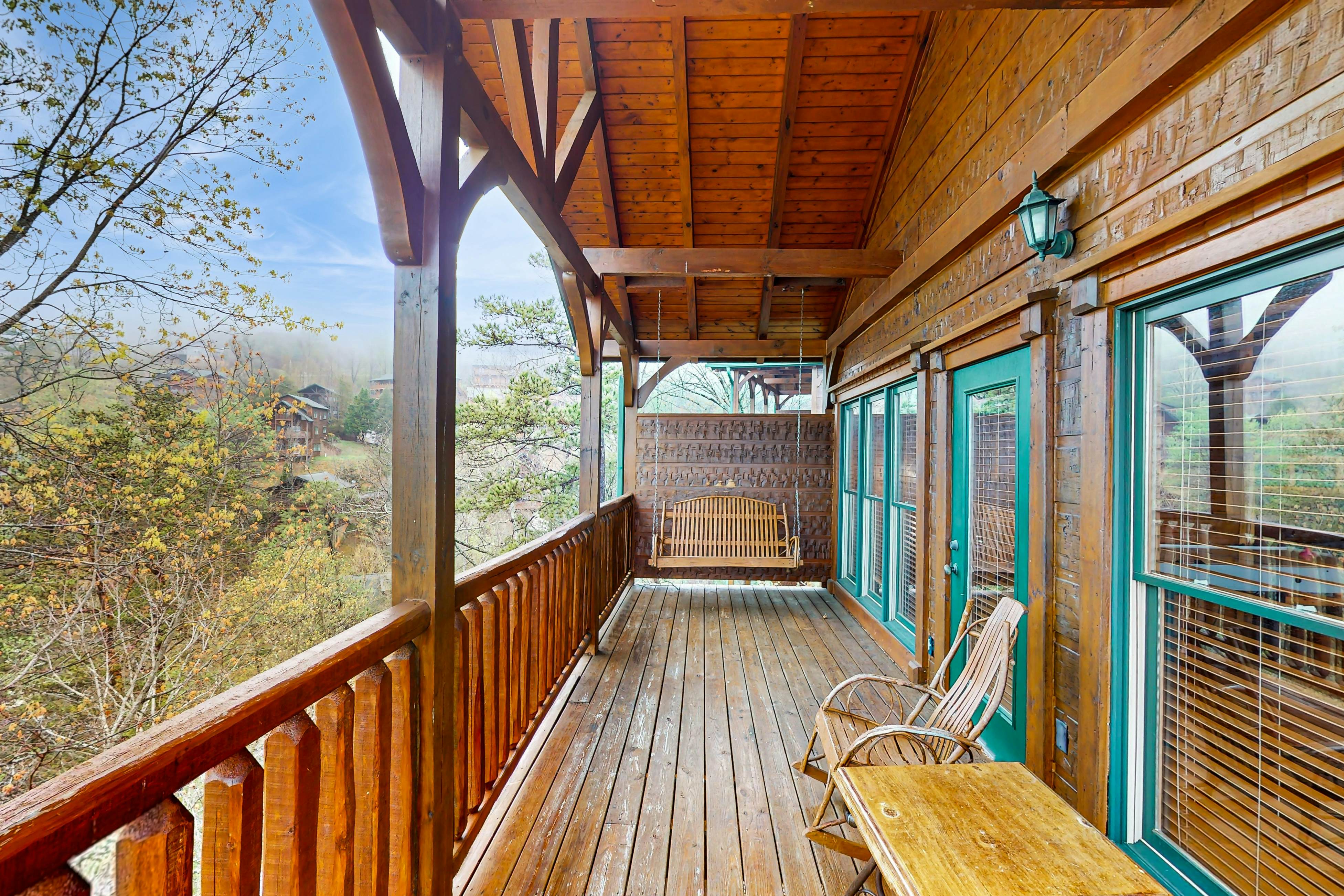Spacious Mtn Cabin, Sleeps 12・Hot Tub・Game Room
