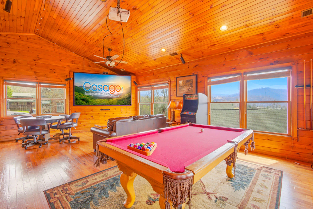 Spacious Mtn Cabin, Sleeps 12, Hot Tub, Game Room