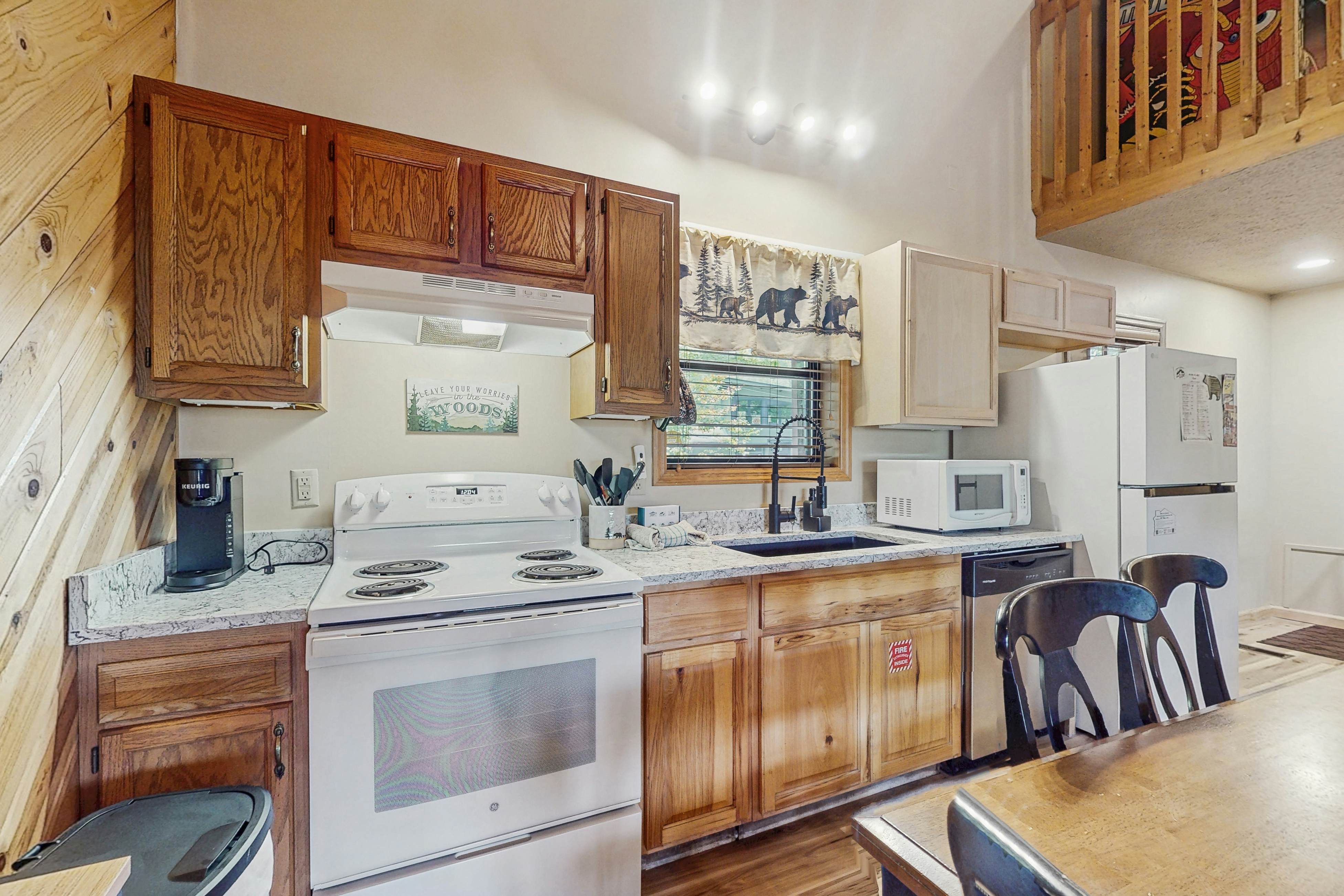 Cozy Cabin, Sleeps 6・Hot Tub・Grill・Games