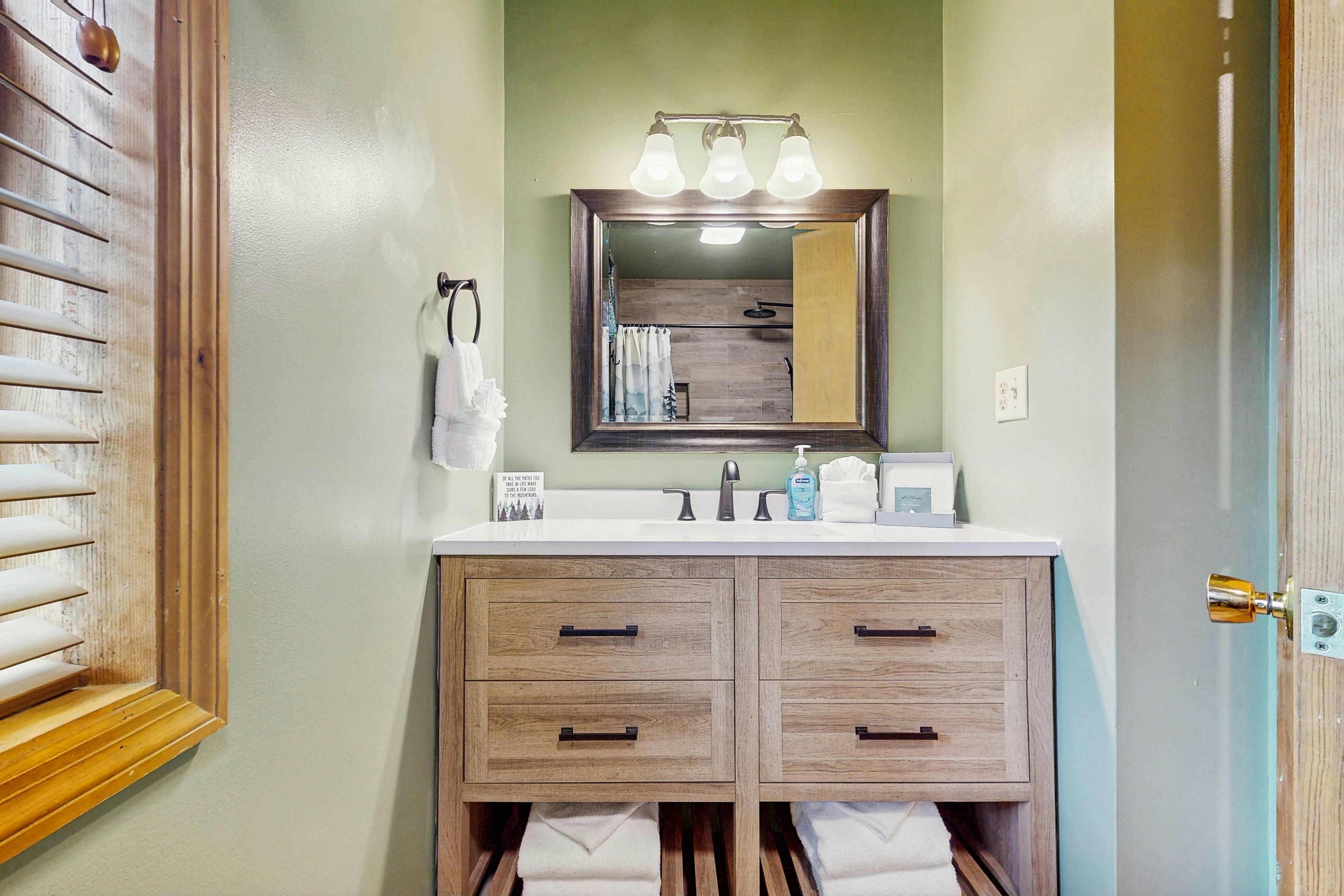 Cozy Cabin, Sleeps 6・Hot Tub・Grill・Games