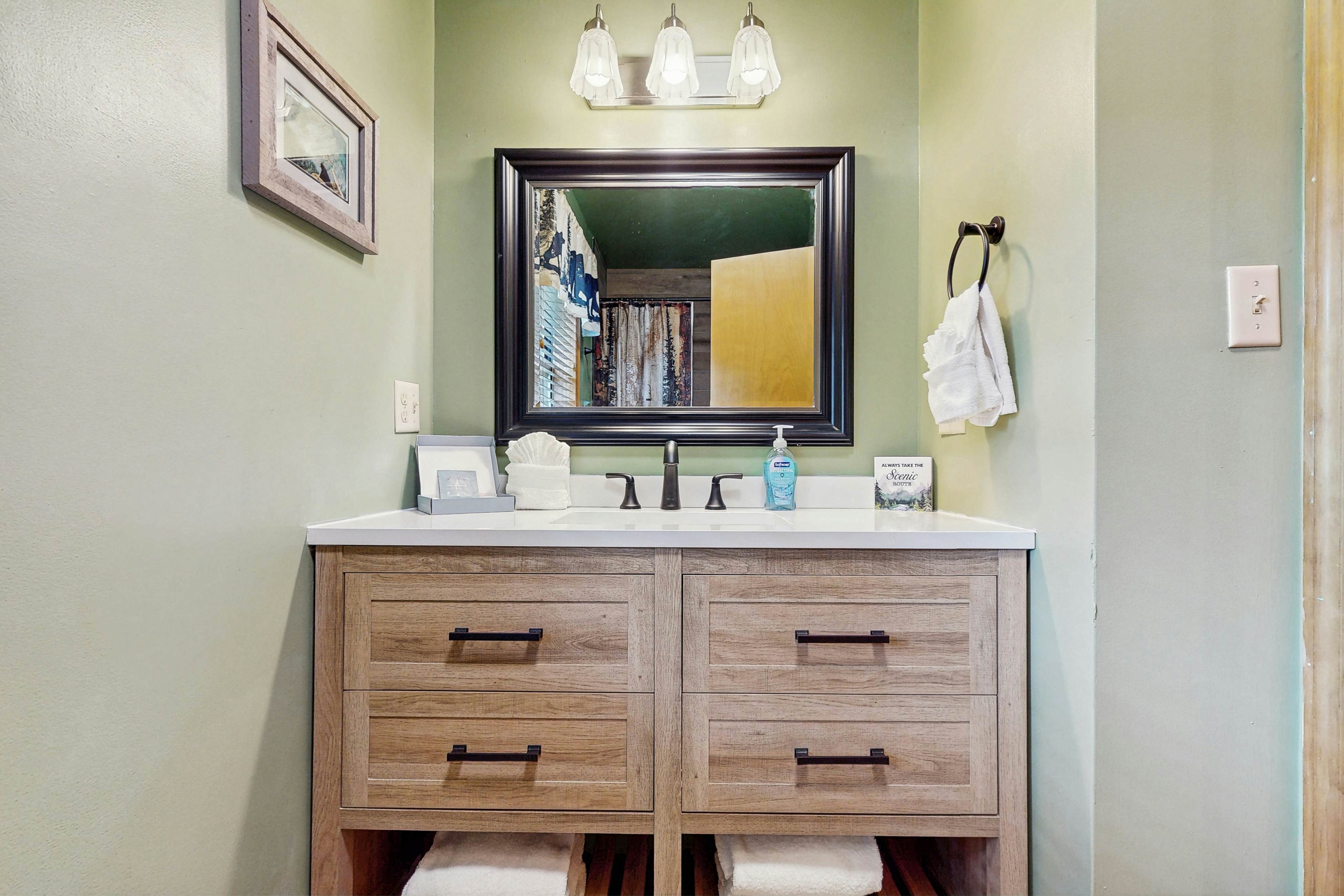 Cozy Cabin, Sleeps 6・Hot Tub・Grill・Games