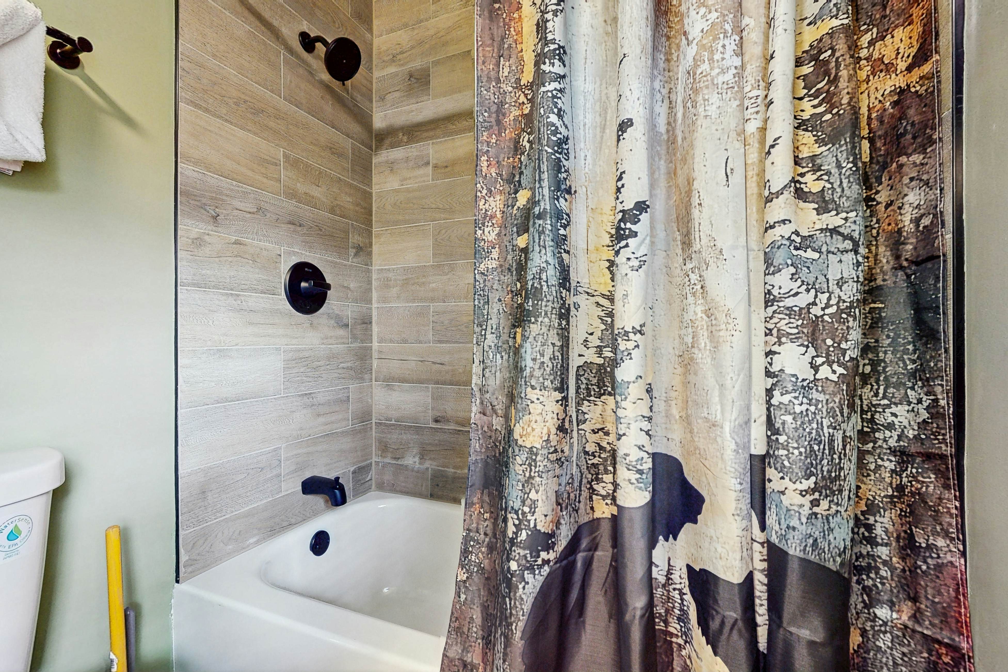 Cozy Cabin, Sleeps 6・Hot Tub・Grill・Games