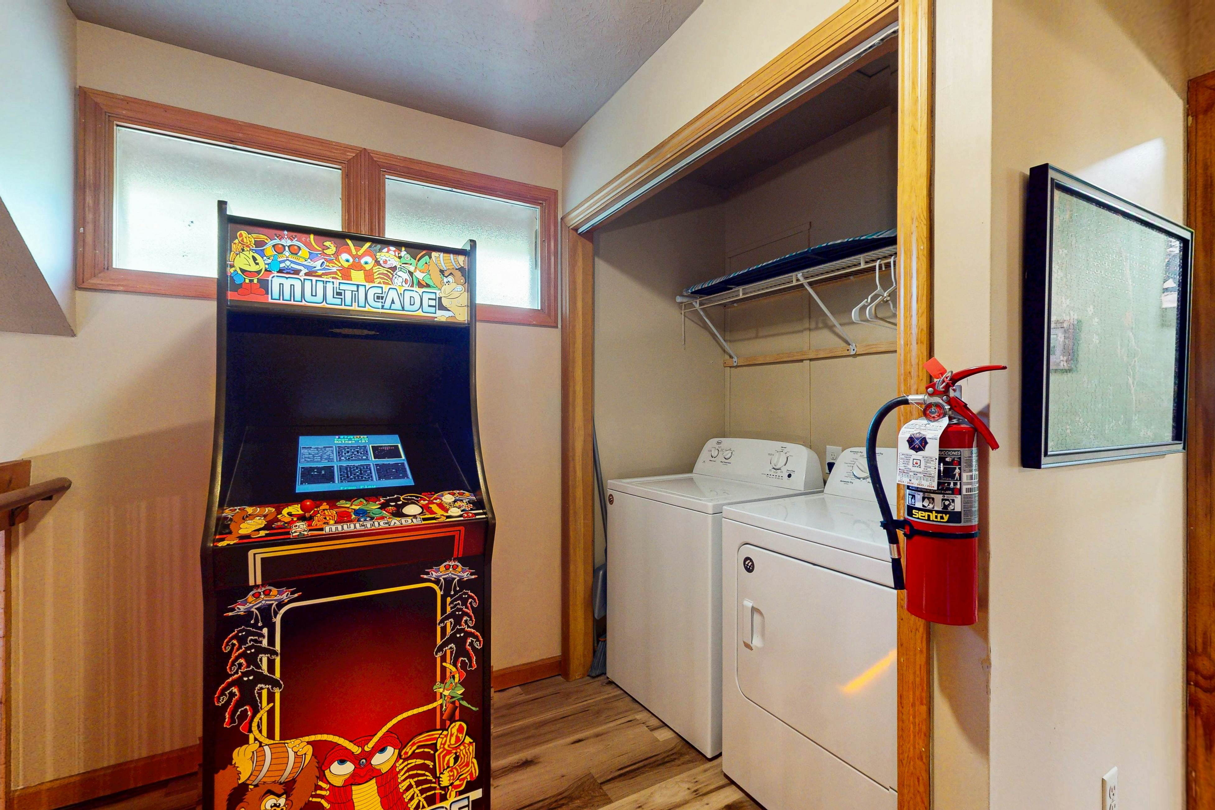 Cozy Cabin, Sleeps 6・Hot Tub・Grill・Games