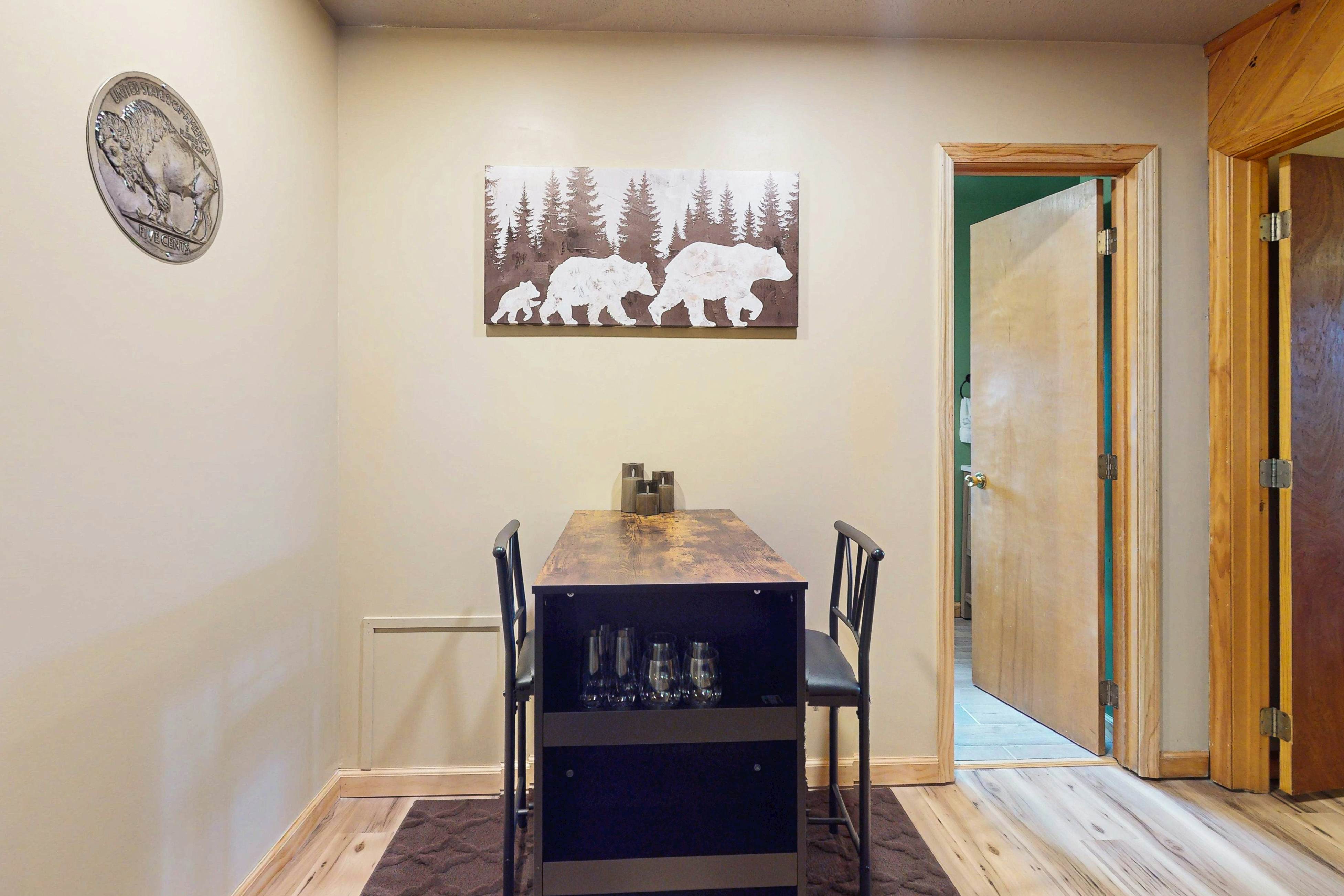 Cozy Cabin, Sleeps 6・Hot Tub・Grill・Games