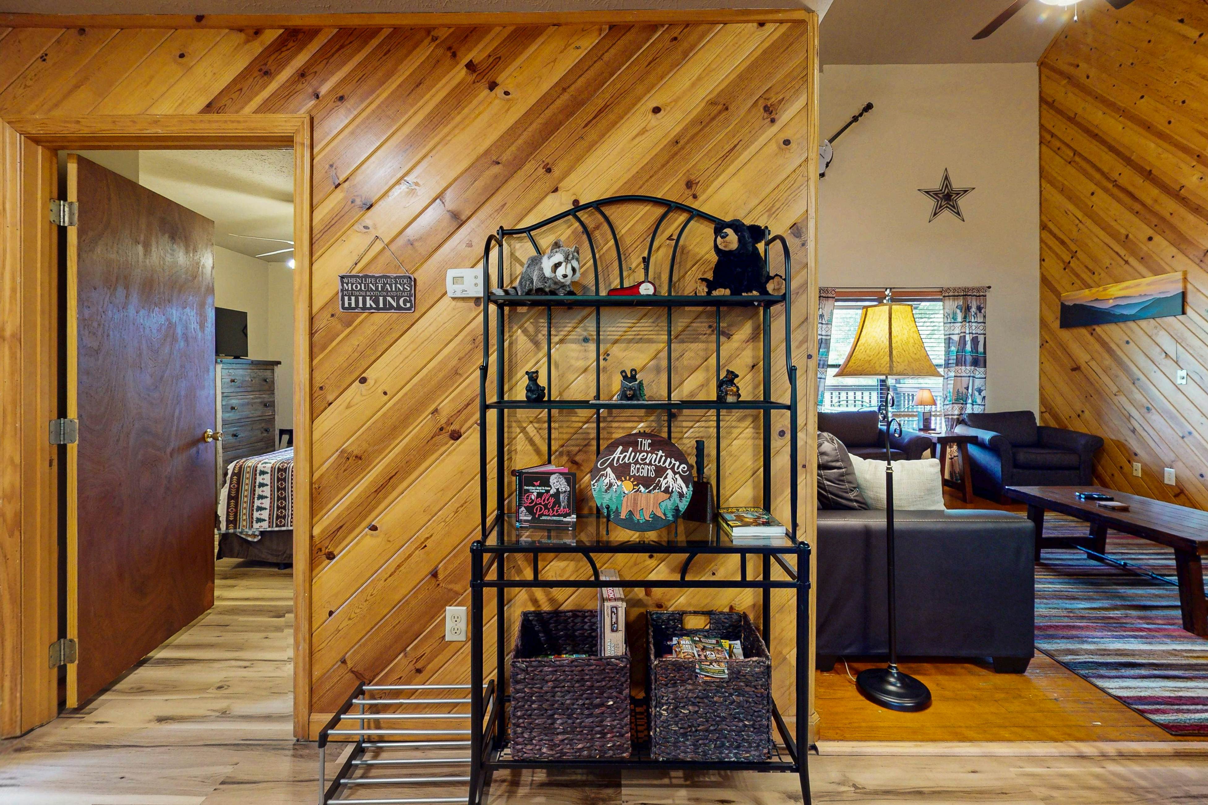 Cozy Cabin, Sleeps 6・Hot Tub・Grill・Games