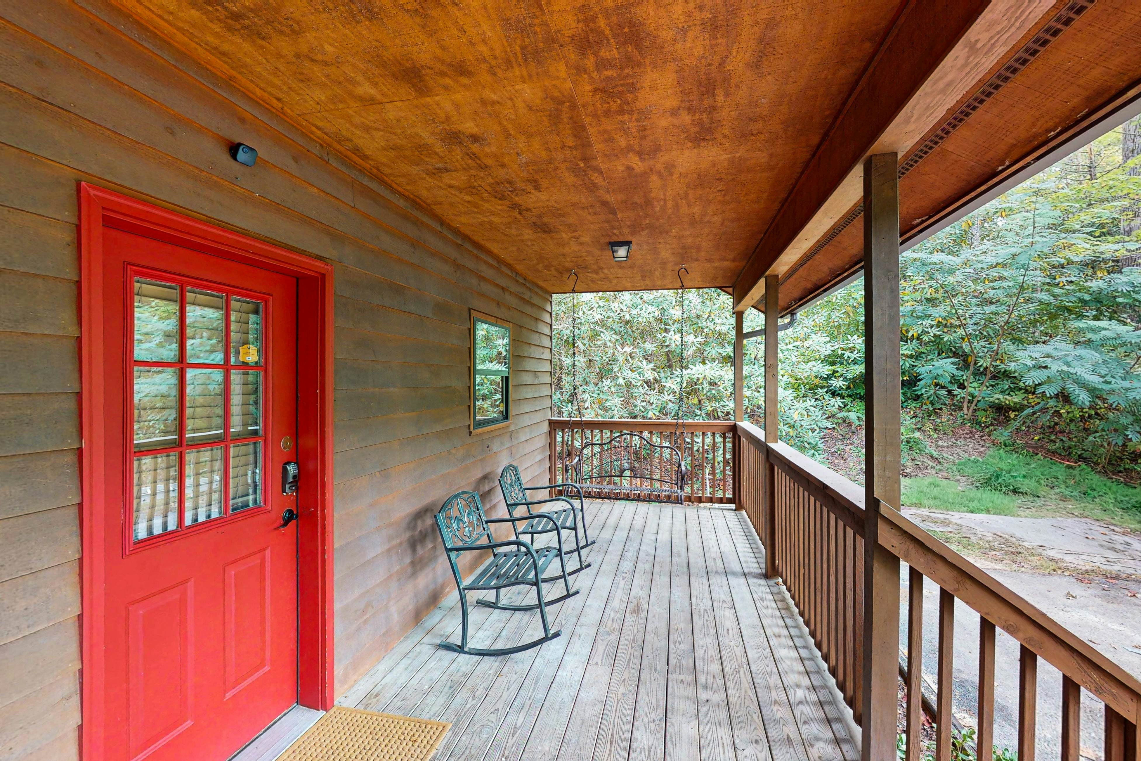 Cozy Cabin, Sleeps 6・Hot Tub・Grill・Games