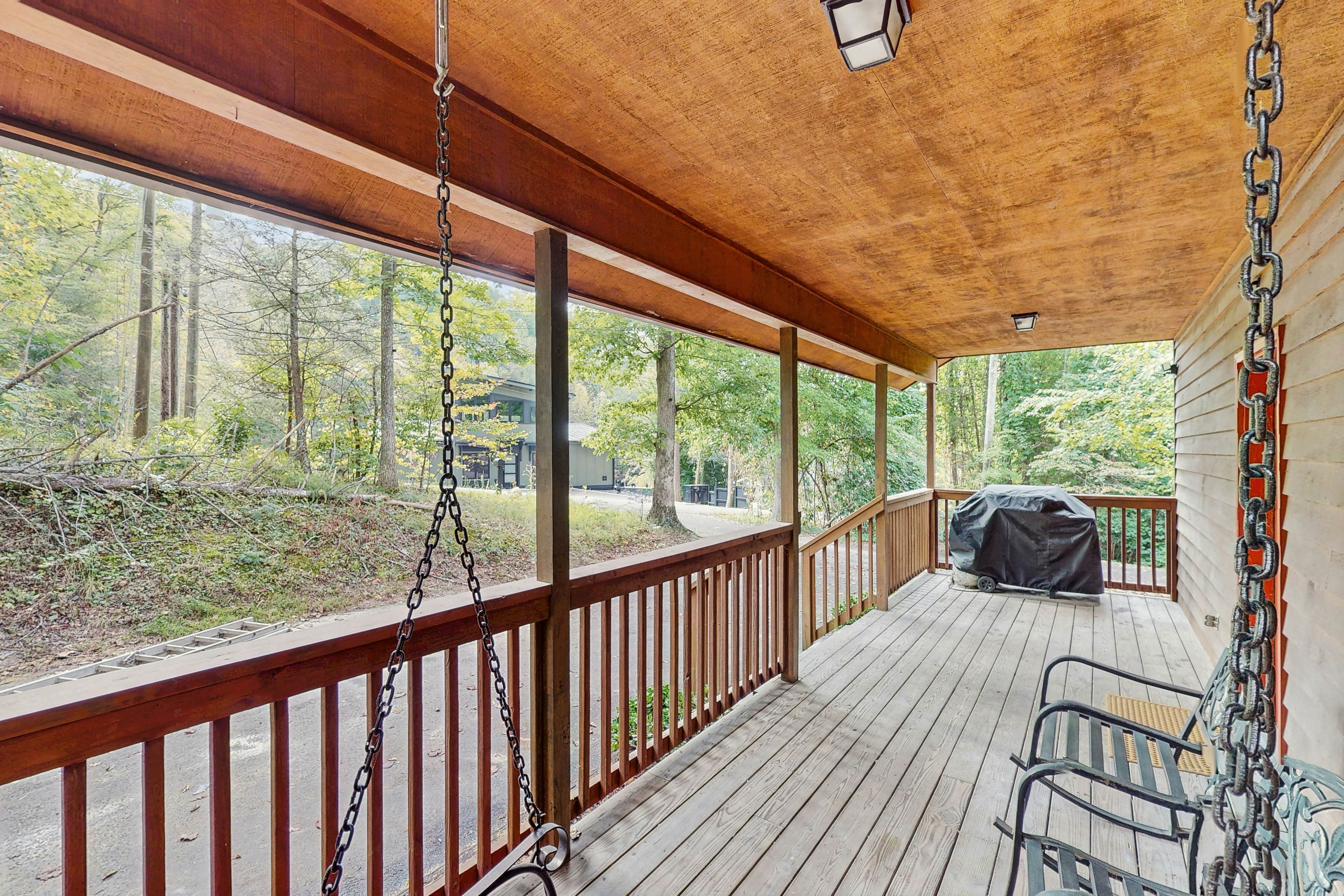 Cozy Cabin, Sleeps 6・Hot Tub・Grill・Games