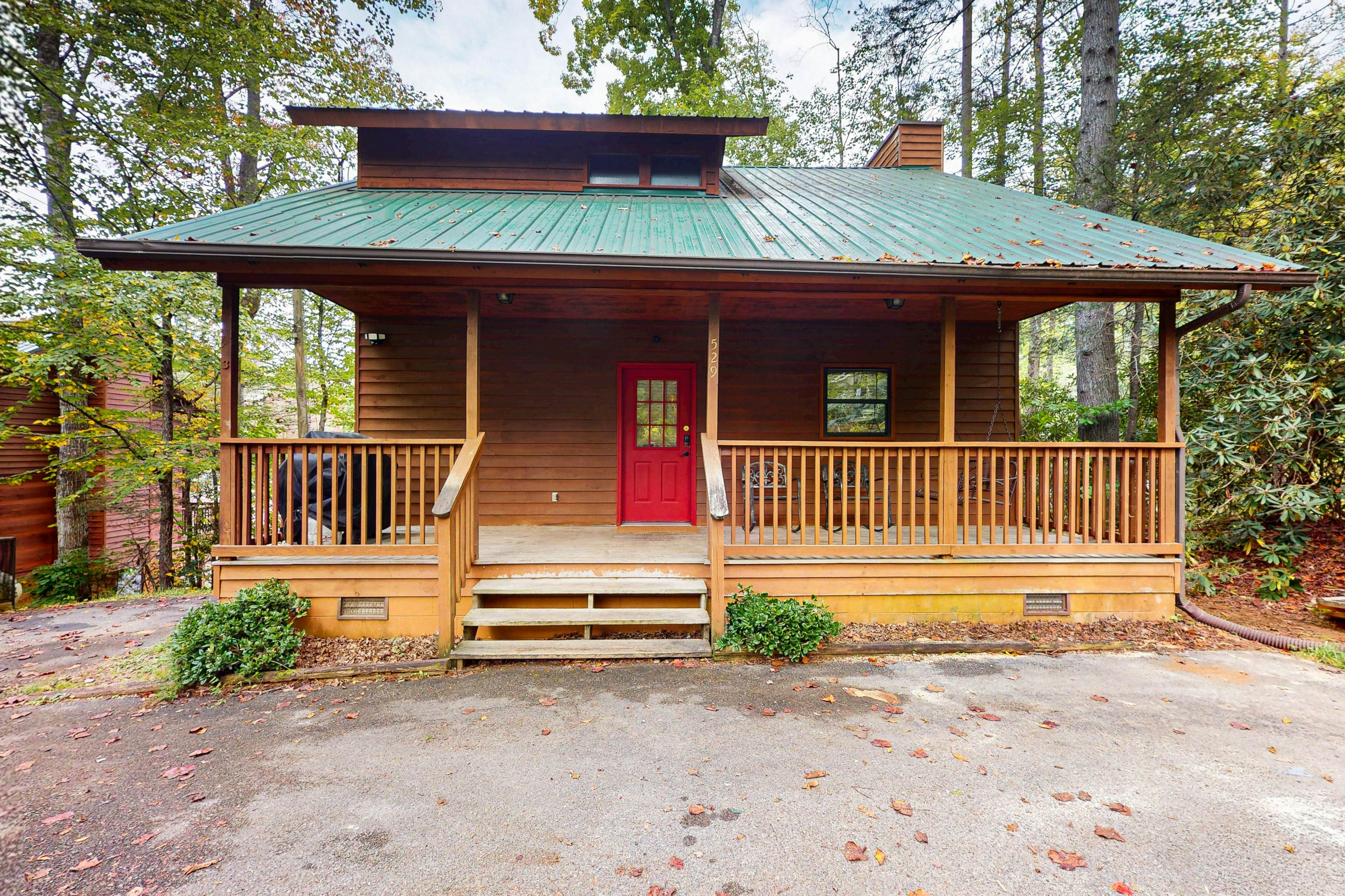 Cozy Cabin, Sleeps 6・Hot Tub・Grill・Games