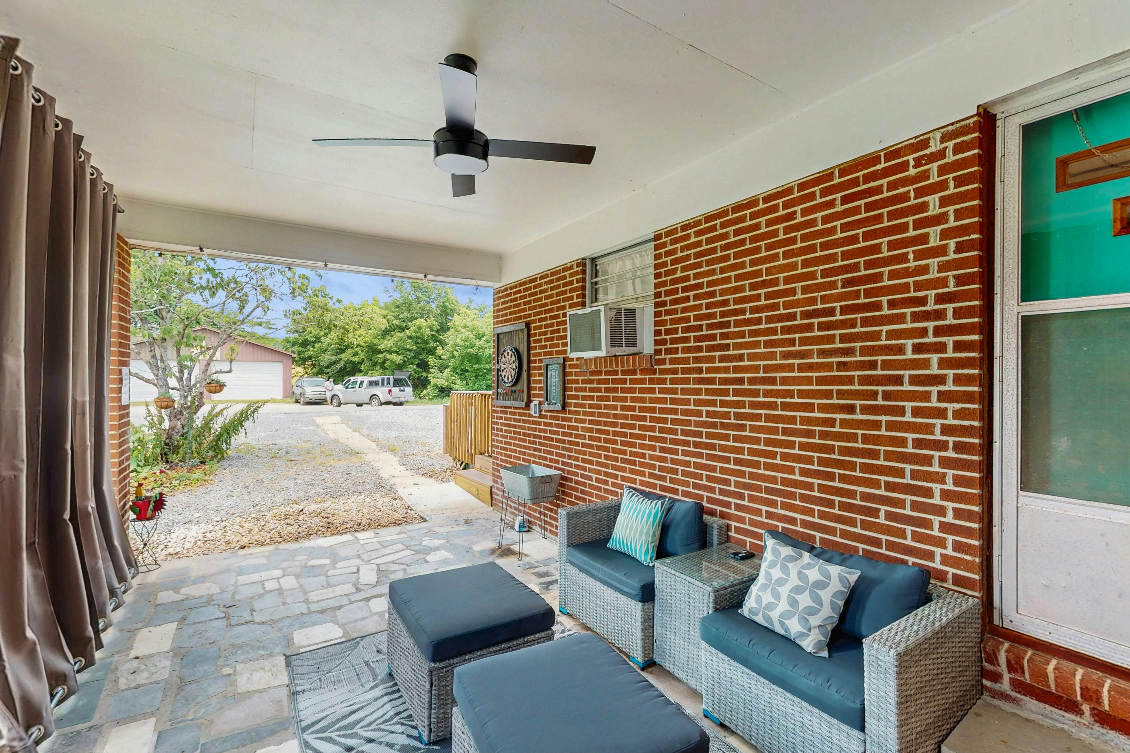 Cozy Lake Getaway dog-friendly home with fire pit, fireplace, Wi-Fi, entry ramp