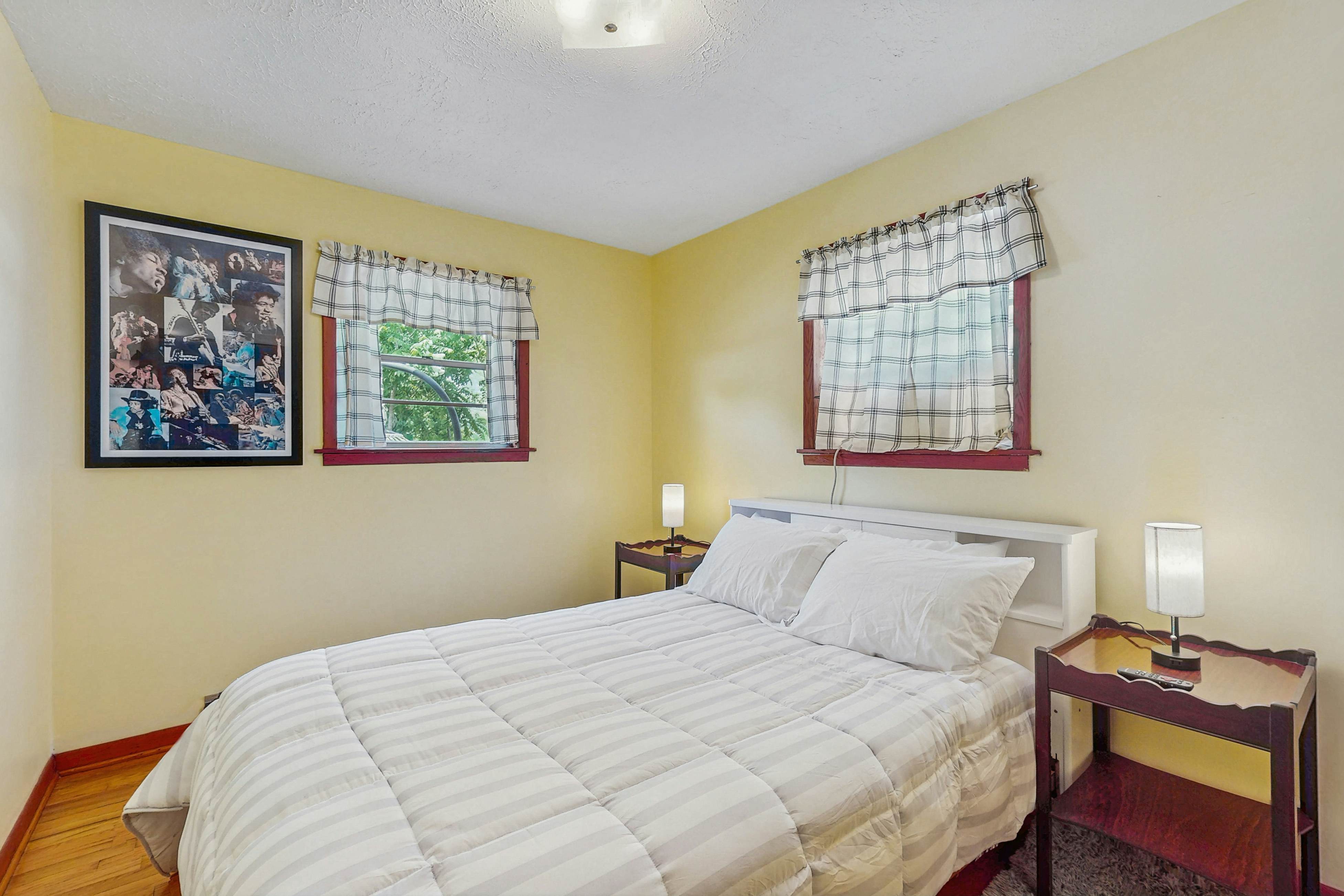 Cozy Lake Getaway dog-friendly home with fire pit, fireplace, Wi-Fi, entry ramp