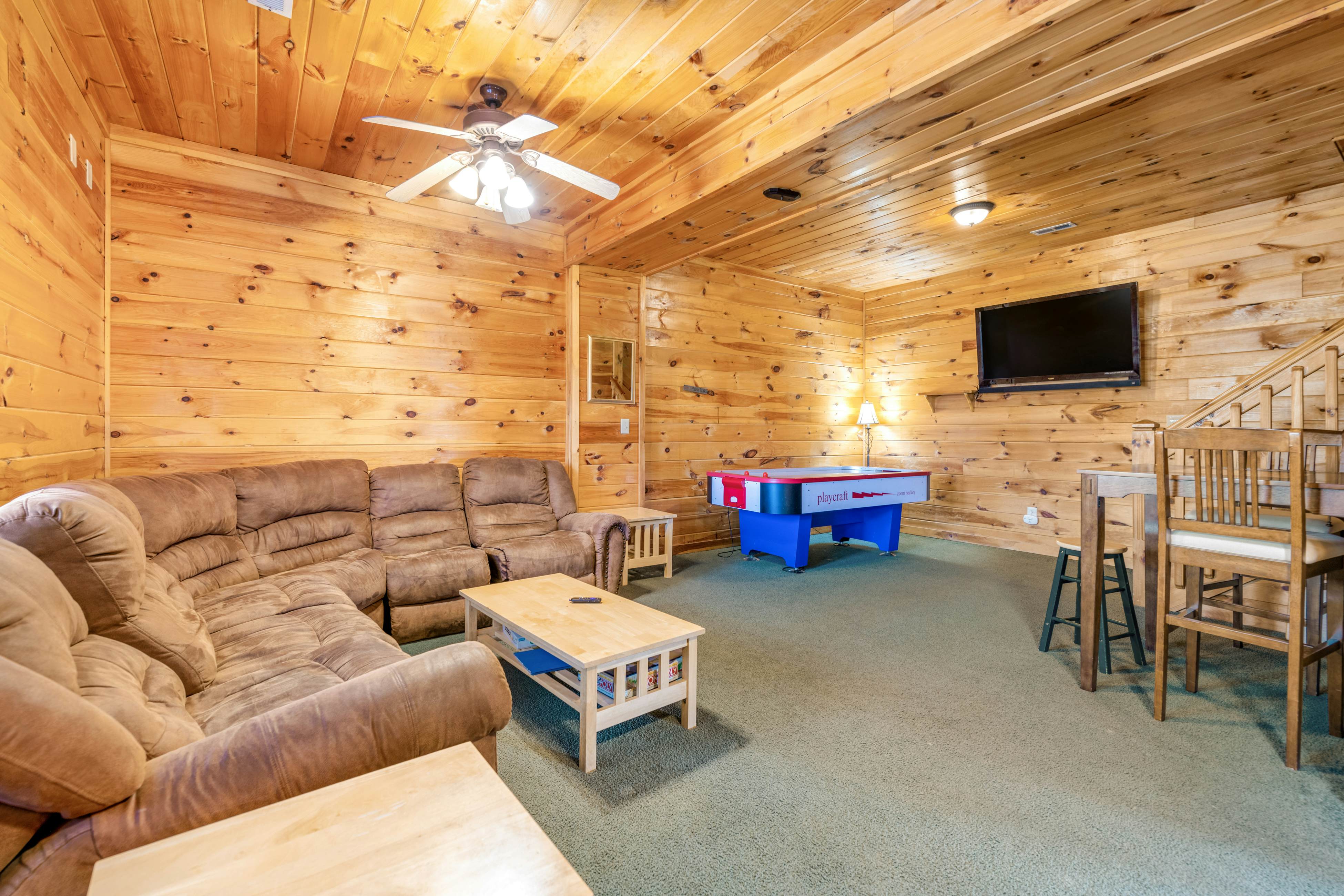 Charming Cabin, Sleeps 10・Hot Tub・Shared Pool