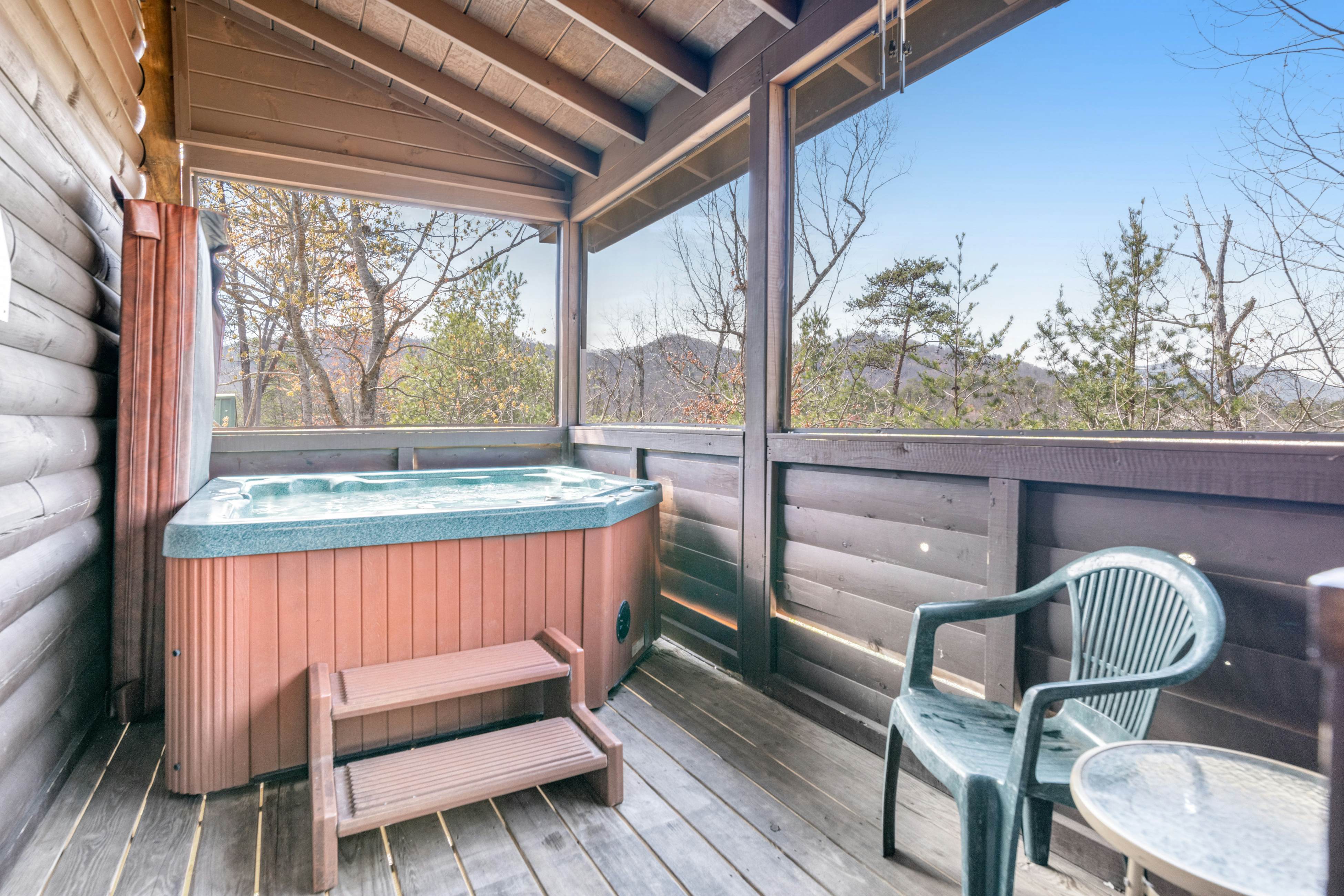 Charming Cabin, Sleeps 10・Hot Tub・Shared Pool