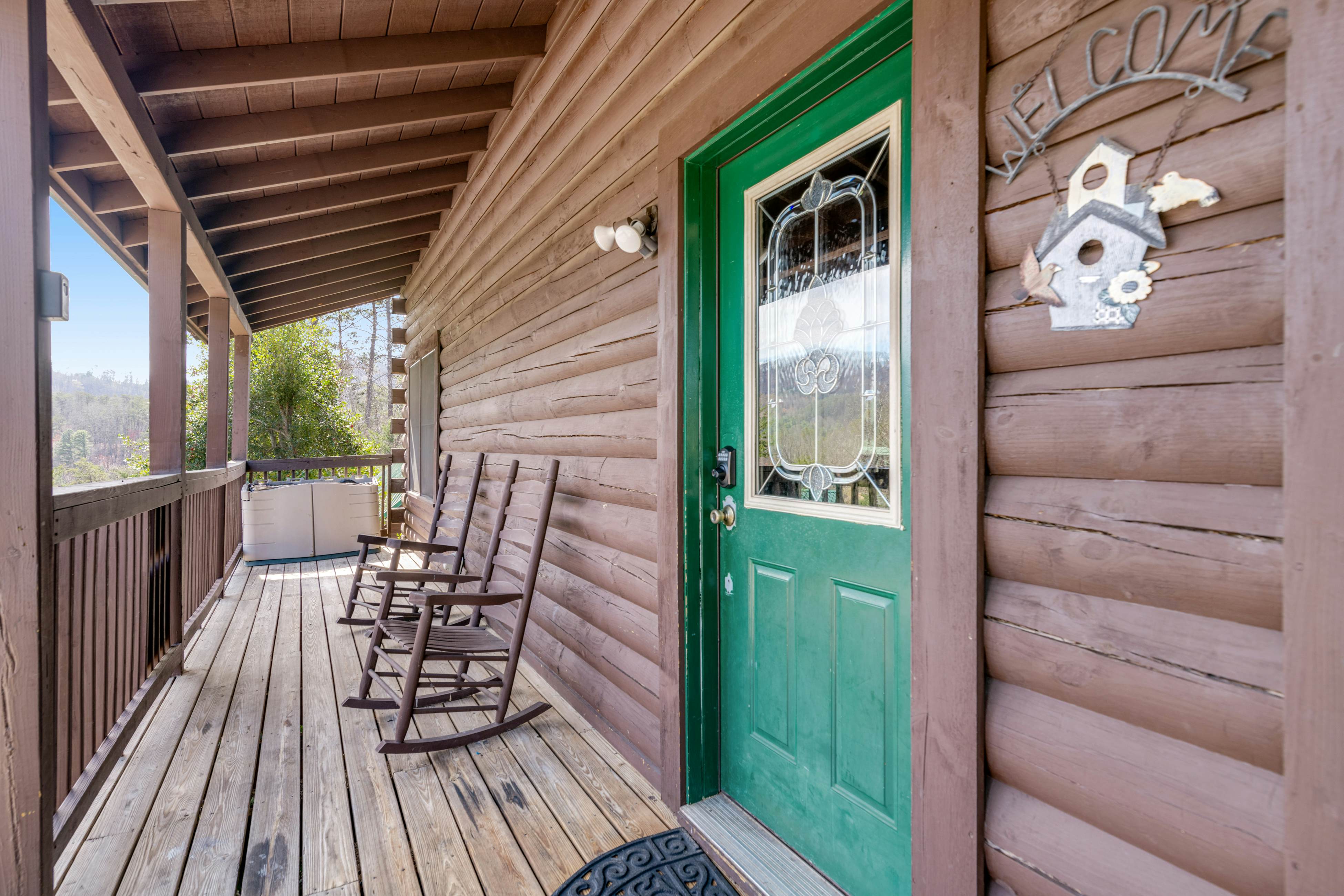 Charming Cabin, Sleeps 10・Hot Tub・Shared Pool