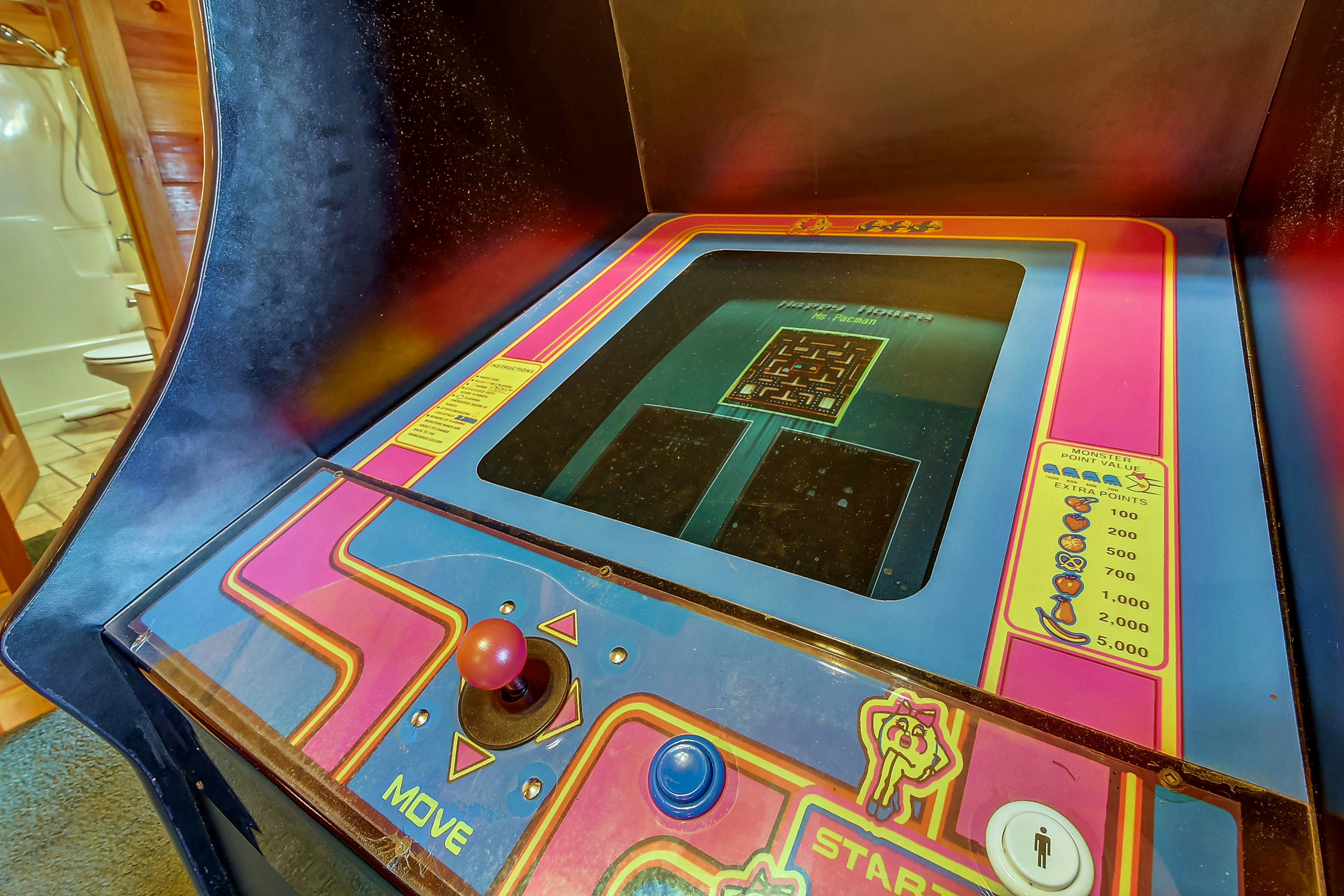 Charming Cabin, Sleeps 10・Hot Tub・Shared Pool