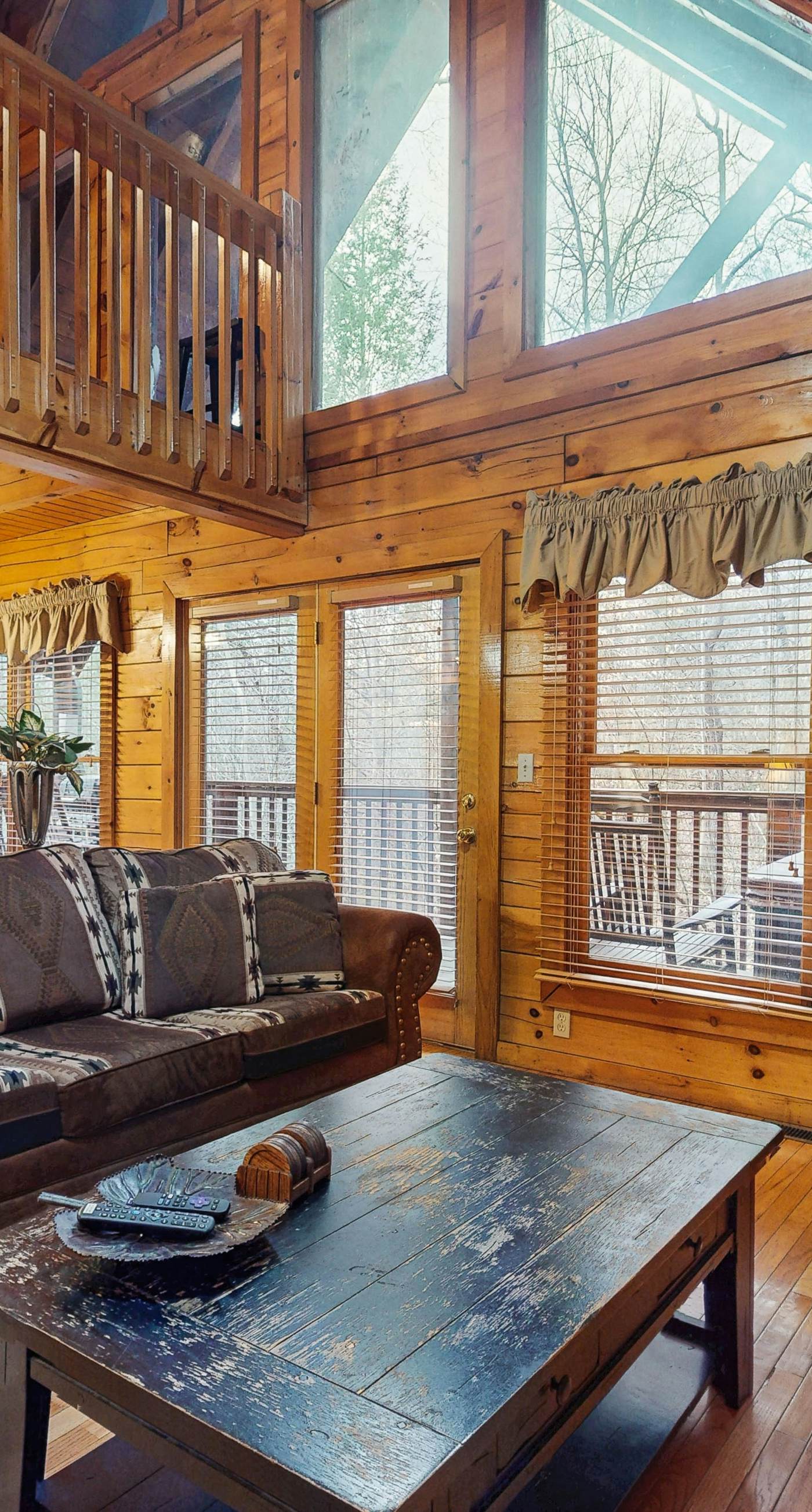 Cabin N Gorgeous Wooded Setting, Sleeps 6, Hot Tub