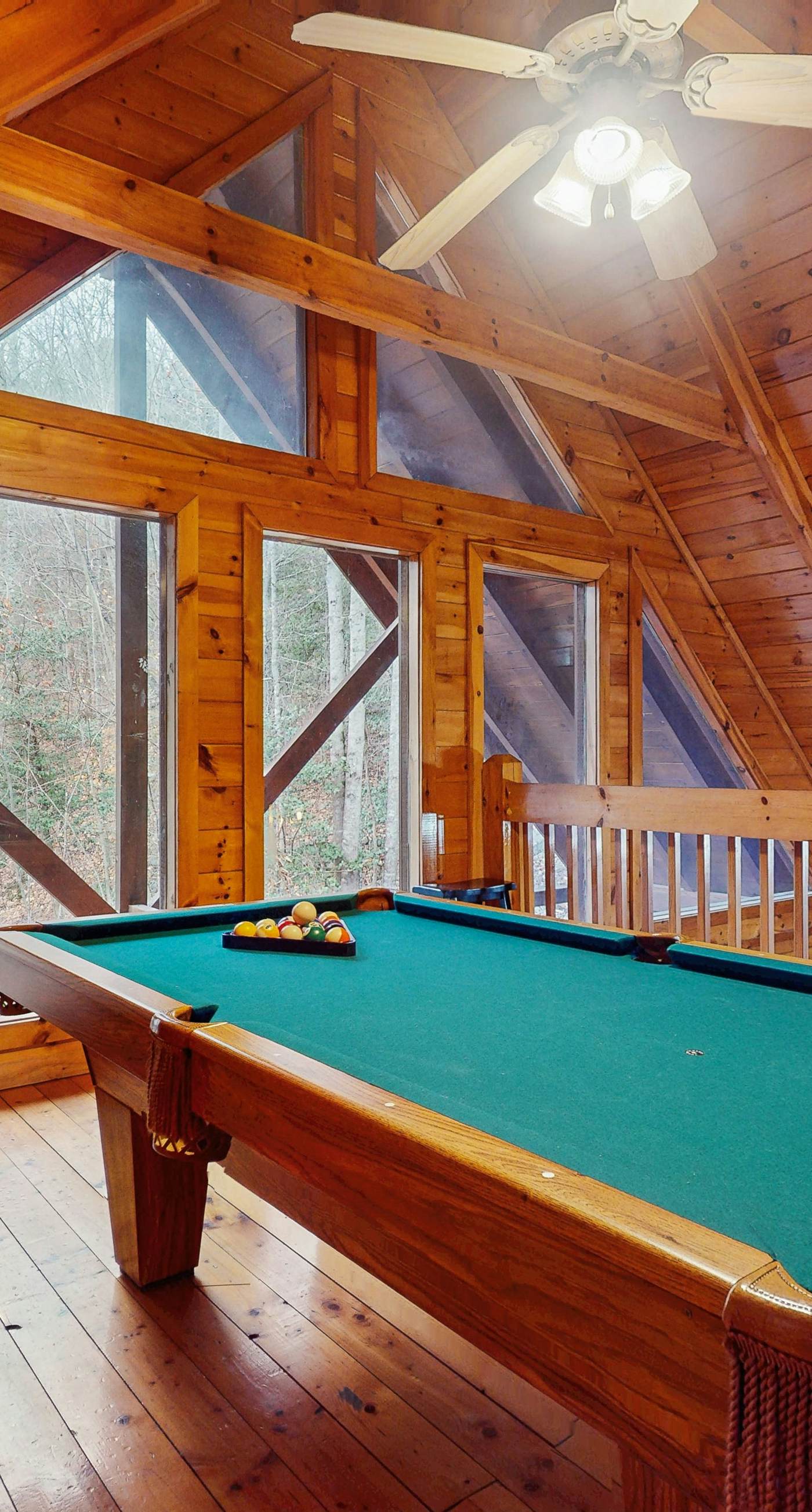Cabin N Gorgeous Wooded Setting, Sleeps 6, Hot Tub