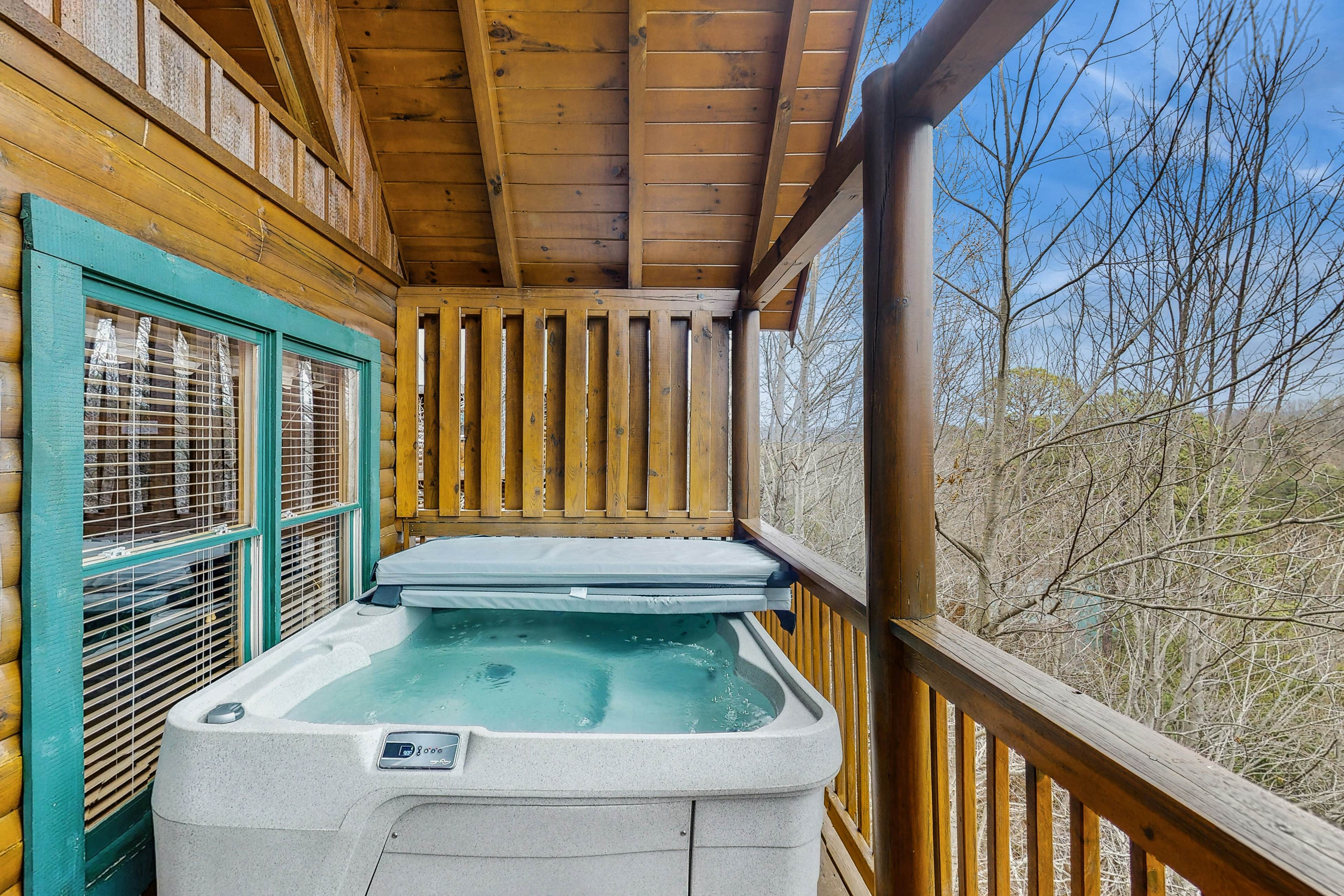 Charming Cabin, Sleeps 6・Views・Hot Tub・Shared Pool