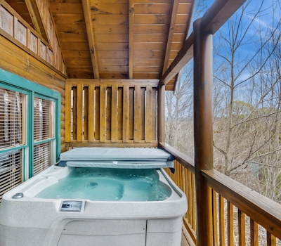 Charming Cabin, Sleeps 6・Views・Hot Tub・Shared Pool