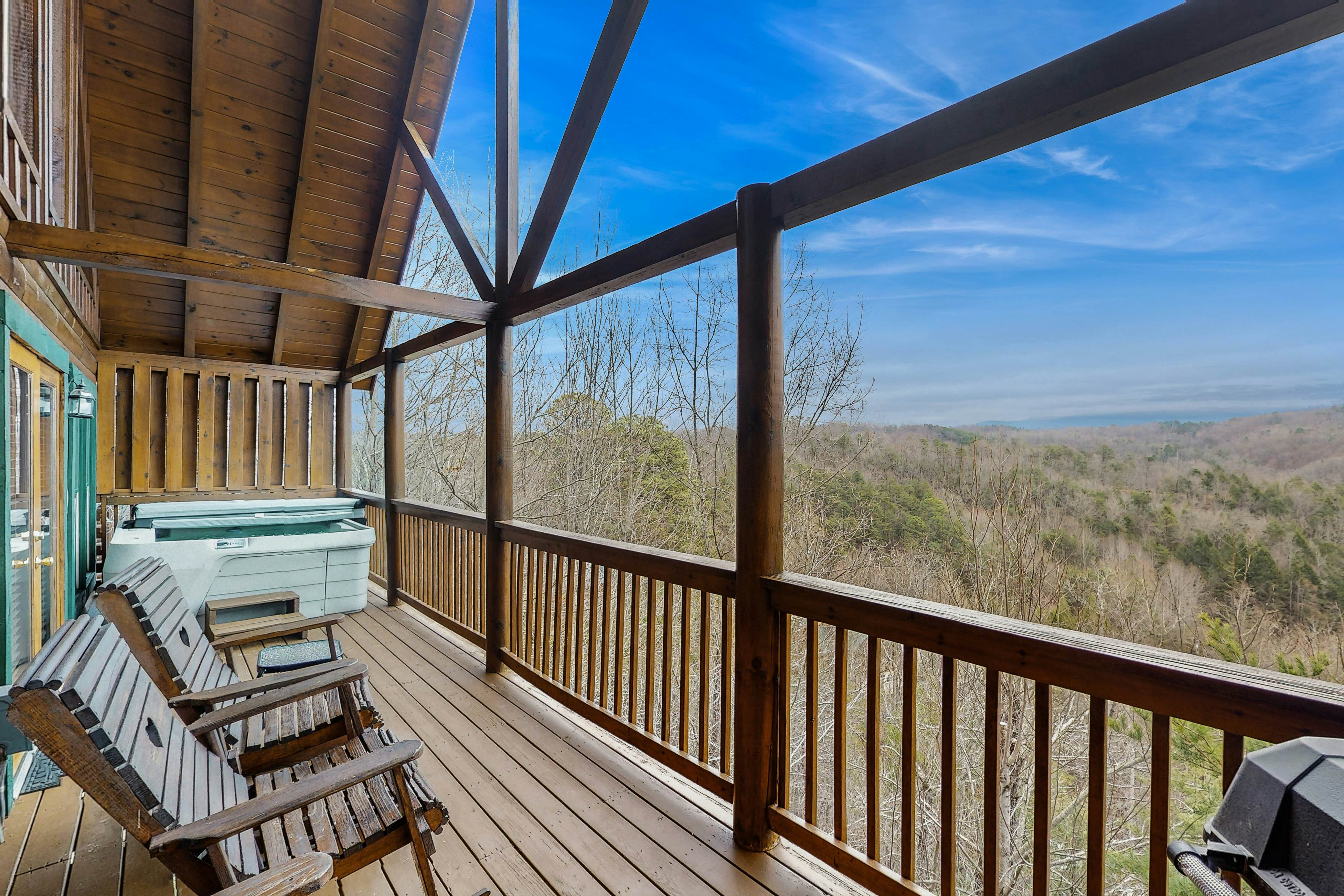 Charming Cabin, Sleeps 6・Views・Hot Tub・Shared Pool