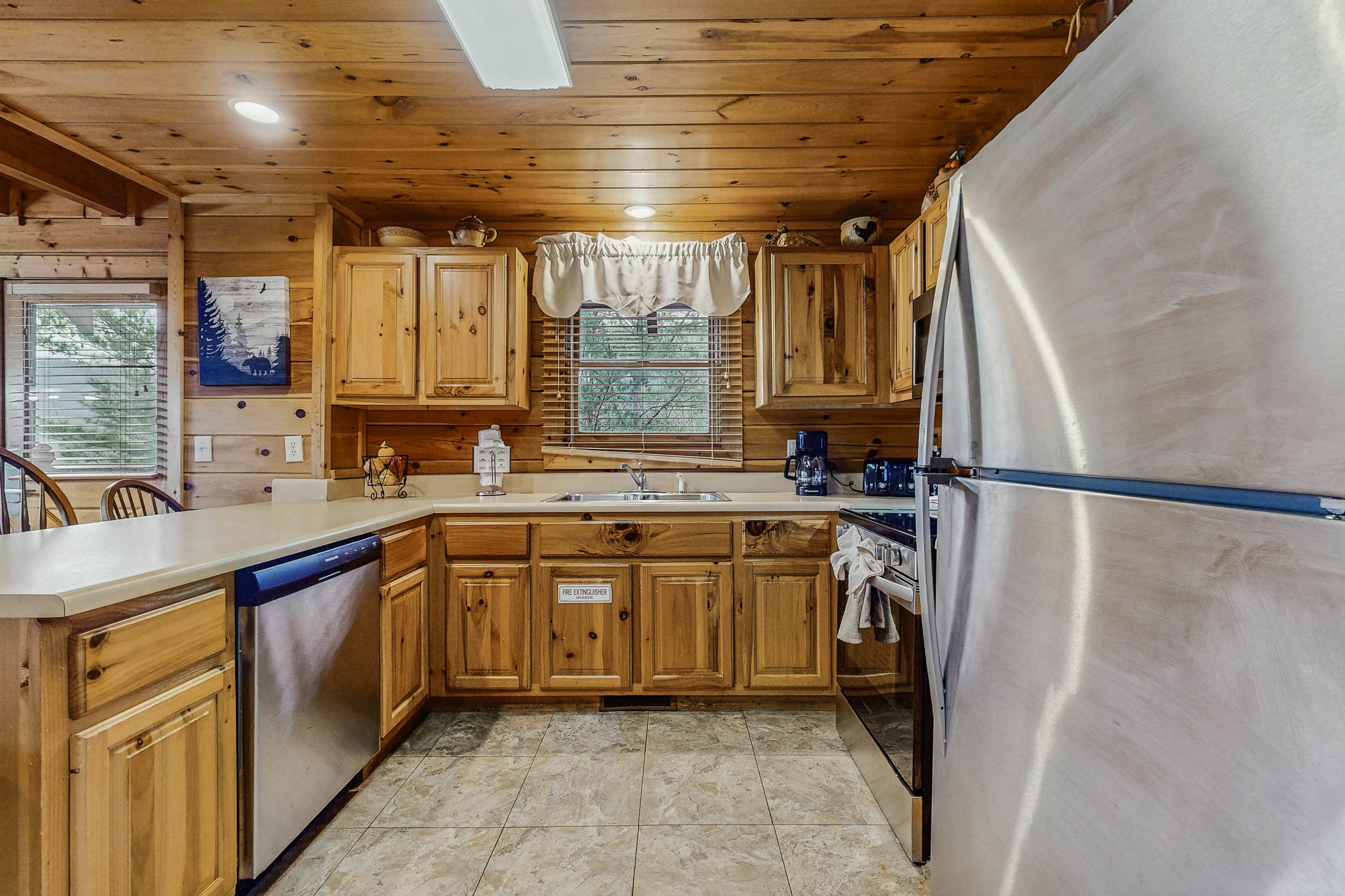 Charming Cabin, Sleeps 6・Views・Hot Tub・Shared Pool