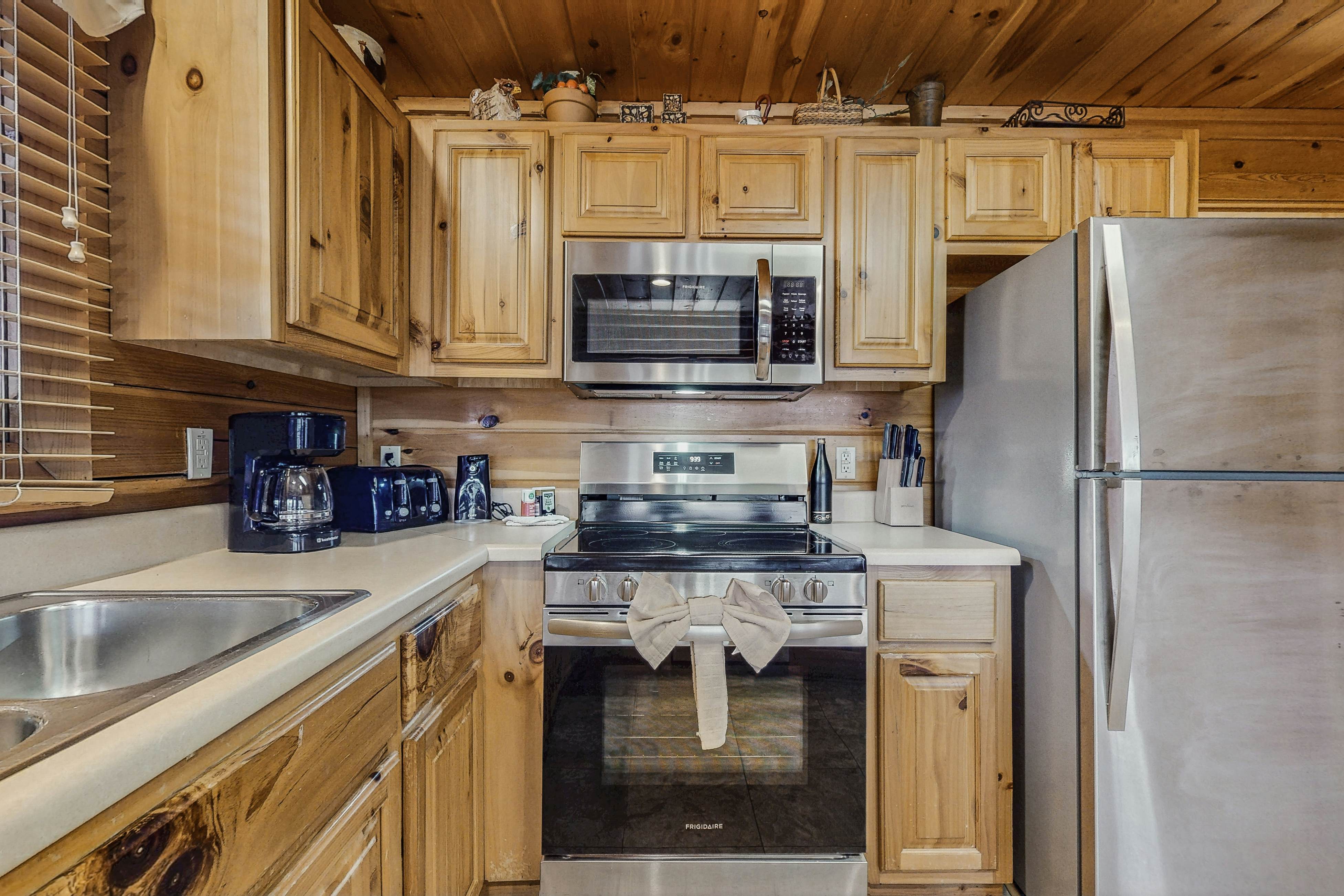 Charming Cabin, Sleeps 6・Views・Hot Tub・Shared Pool