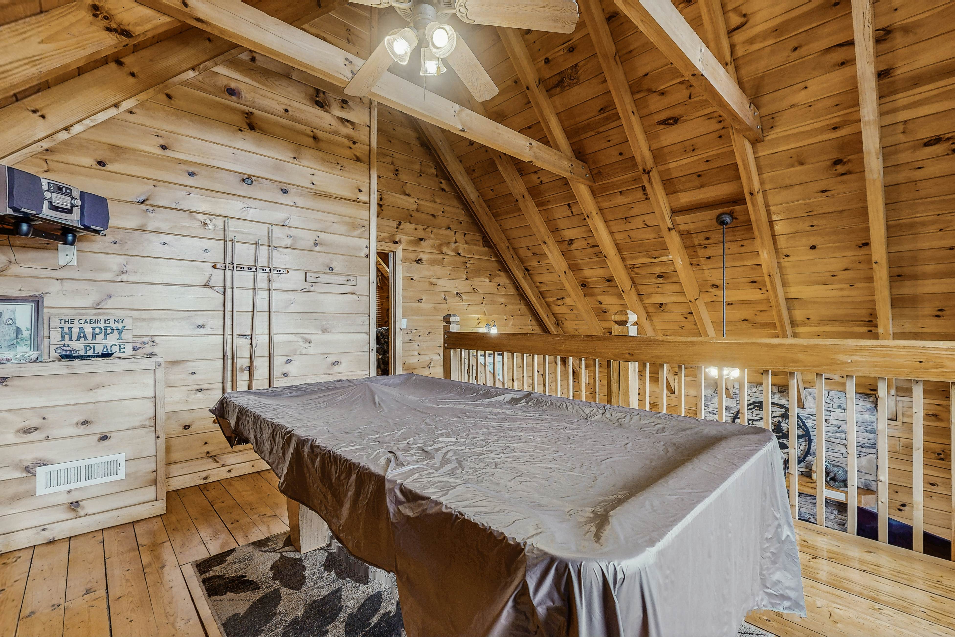 Charming Cabin, Sleeps 6・Views・Hot Tub・Shared Pool