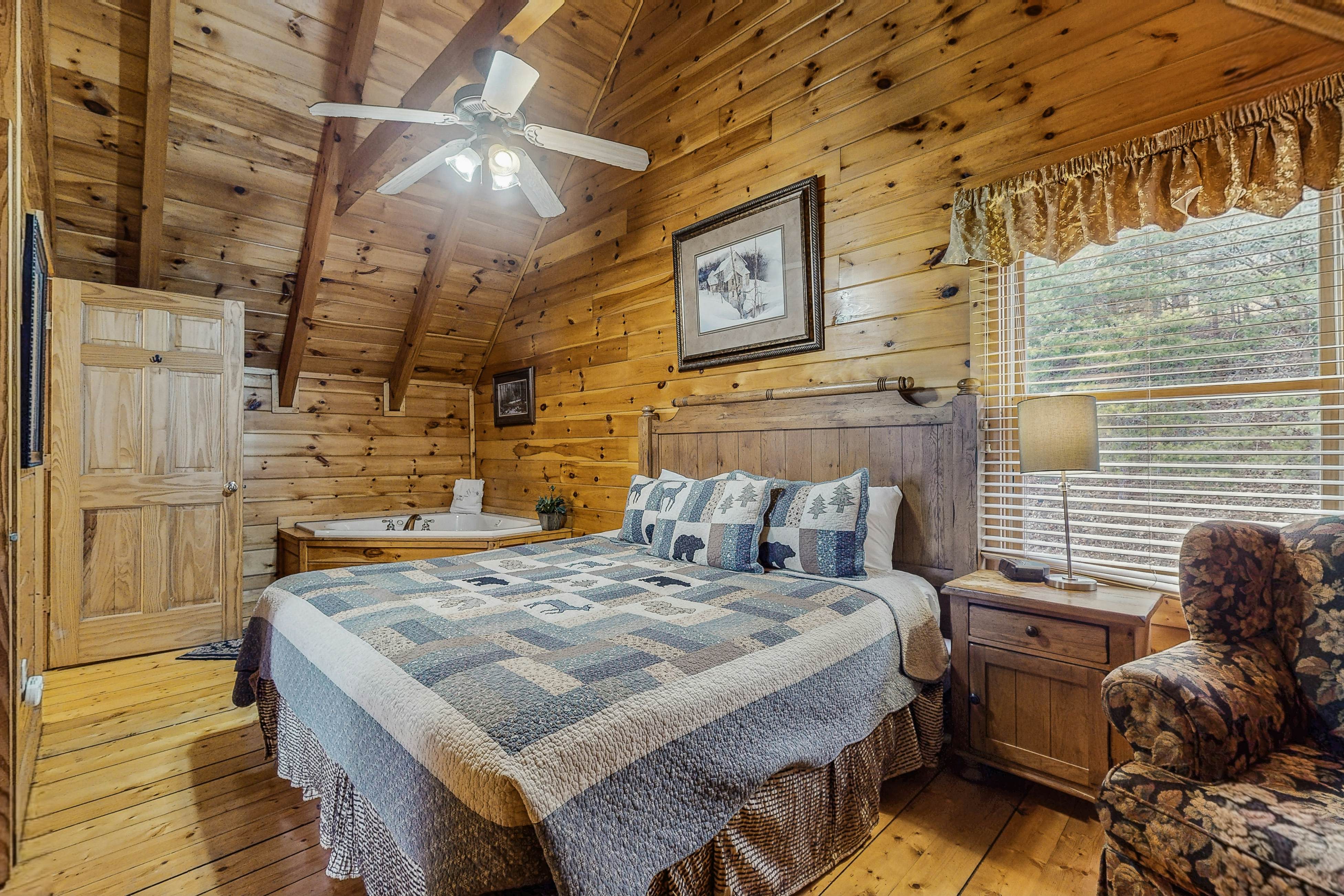 Charming Cabin, Sleeps 6・Views・Hot Tub・Shared Pool