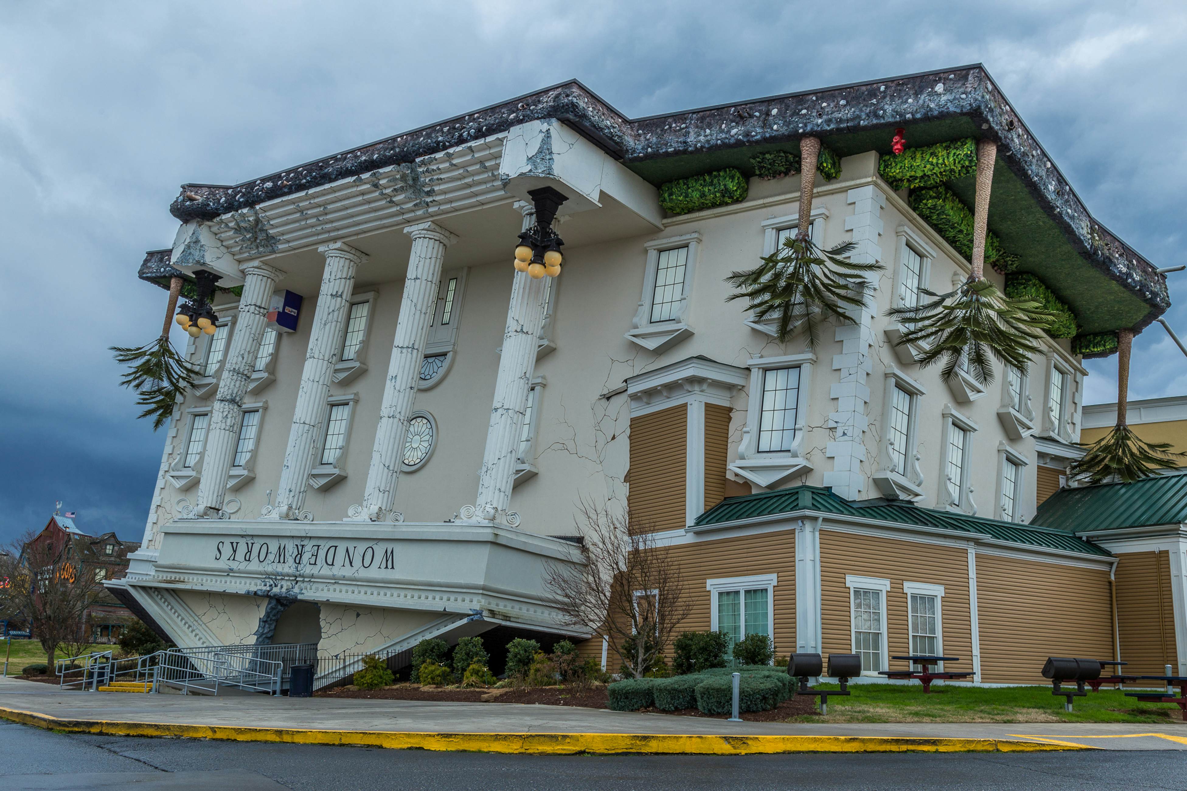 Charming Cabin, Sleeps 6・Views・Hot Tub・Shared Pool