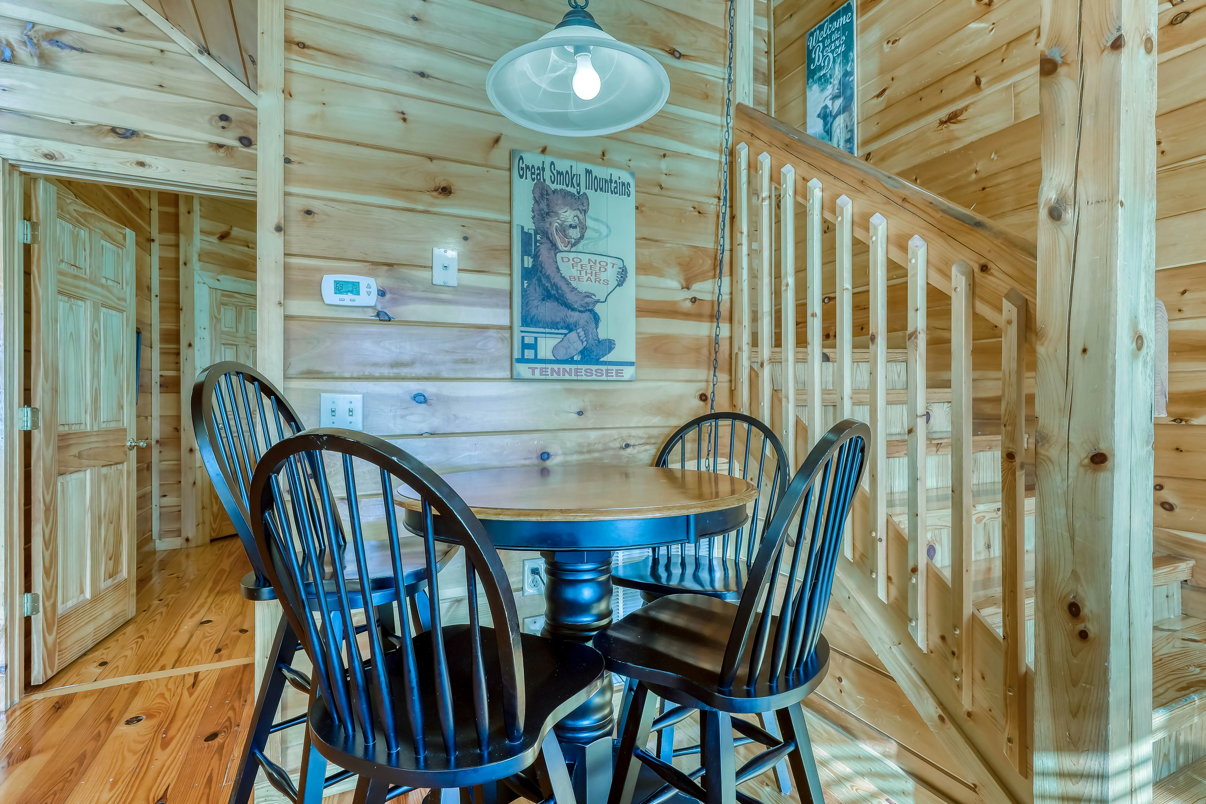 Peaceful cabin in a gated community w/ Free Attraction Tickets & private hot tub