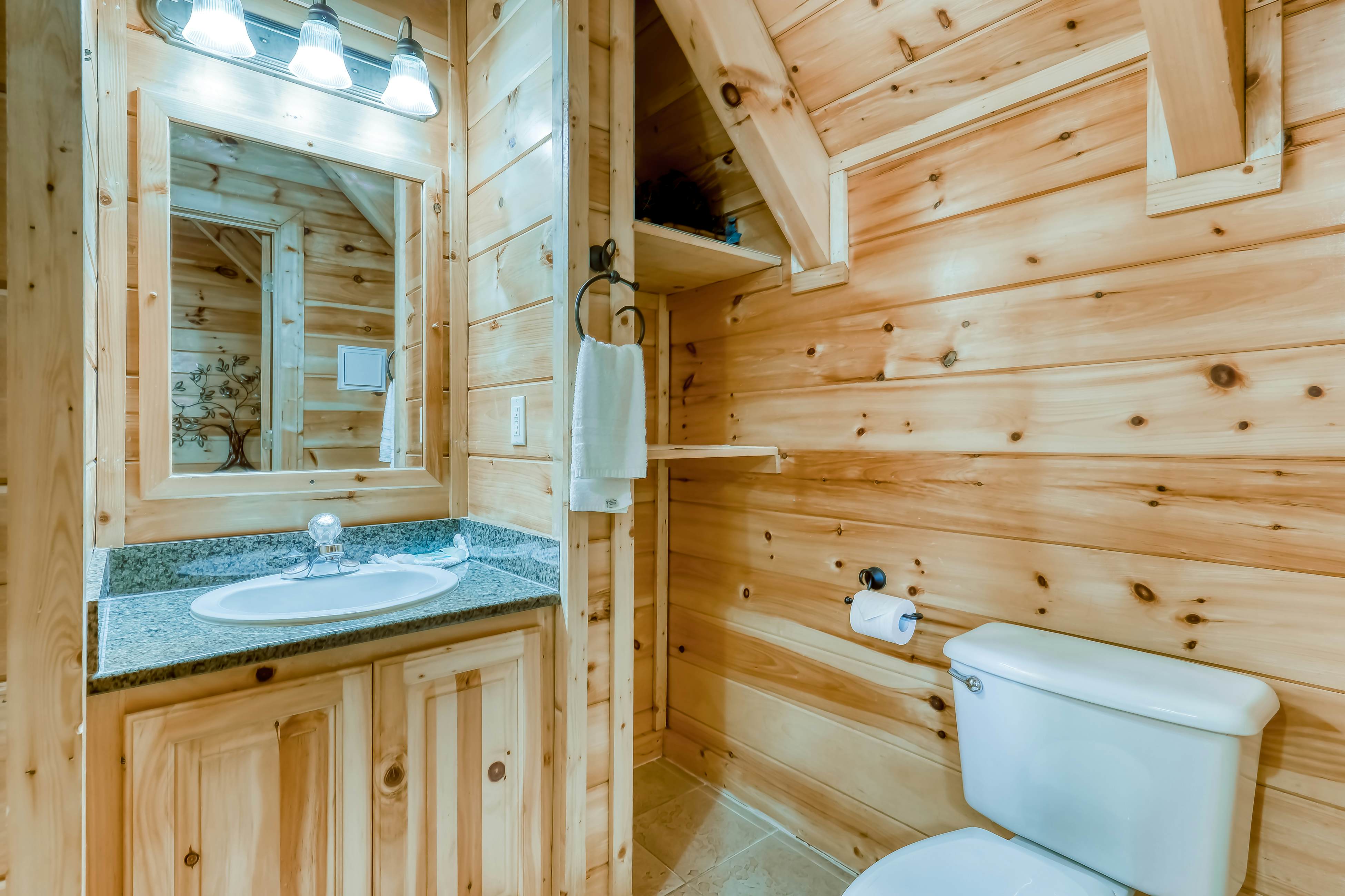 Peaceful cabin in a gated community w/ Free Attraction Tickets & private hot tub