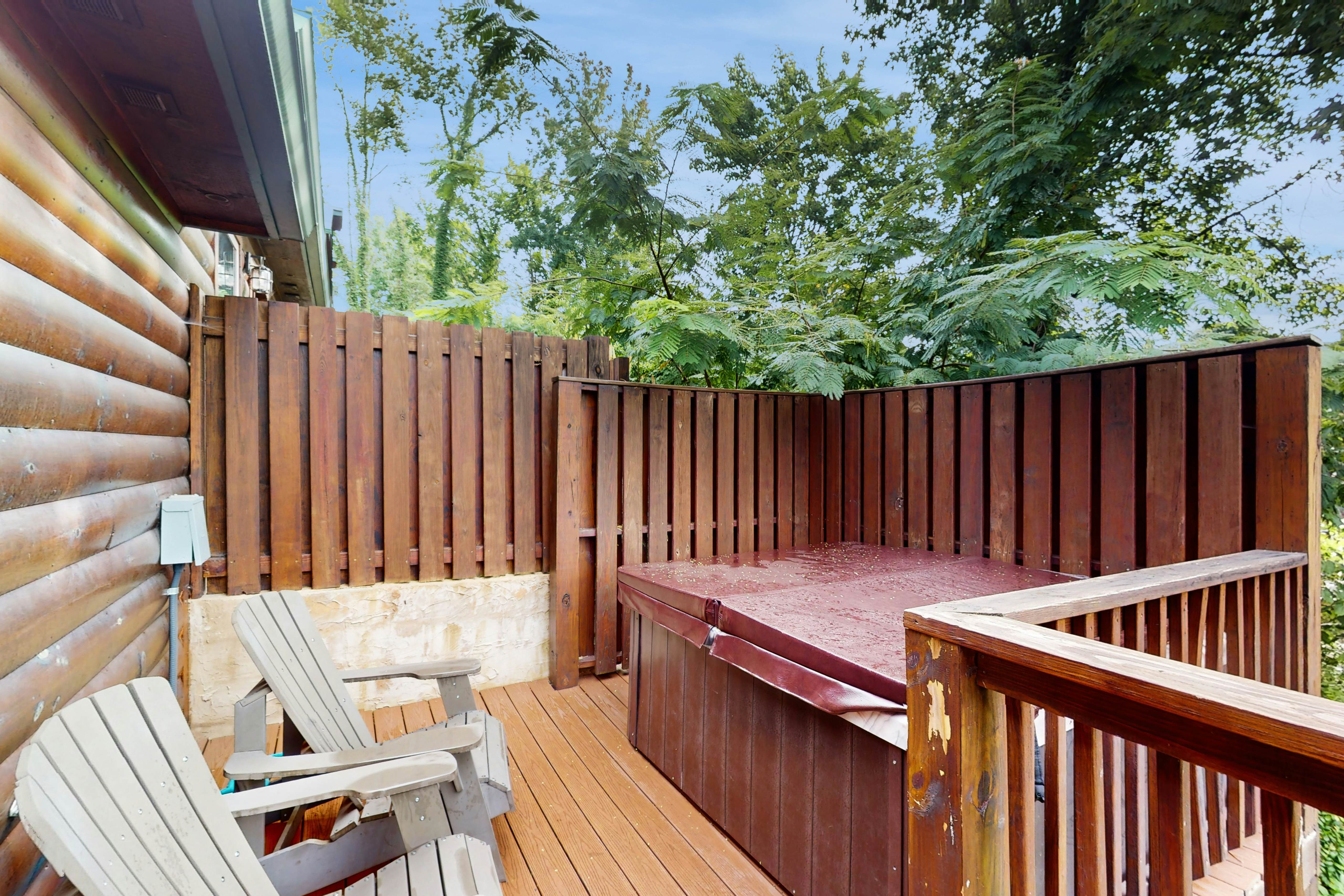 Charming Mtn Retreat, Sleeps 8・Hot Tub・Grill