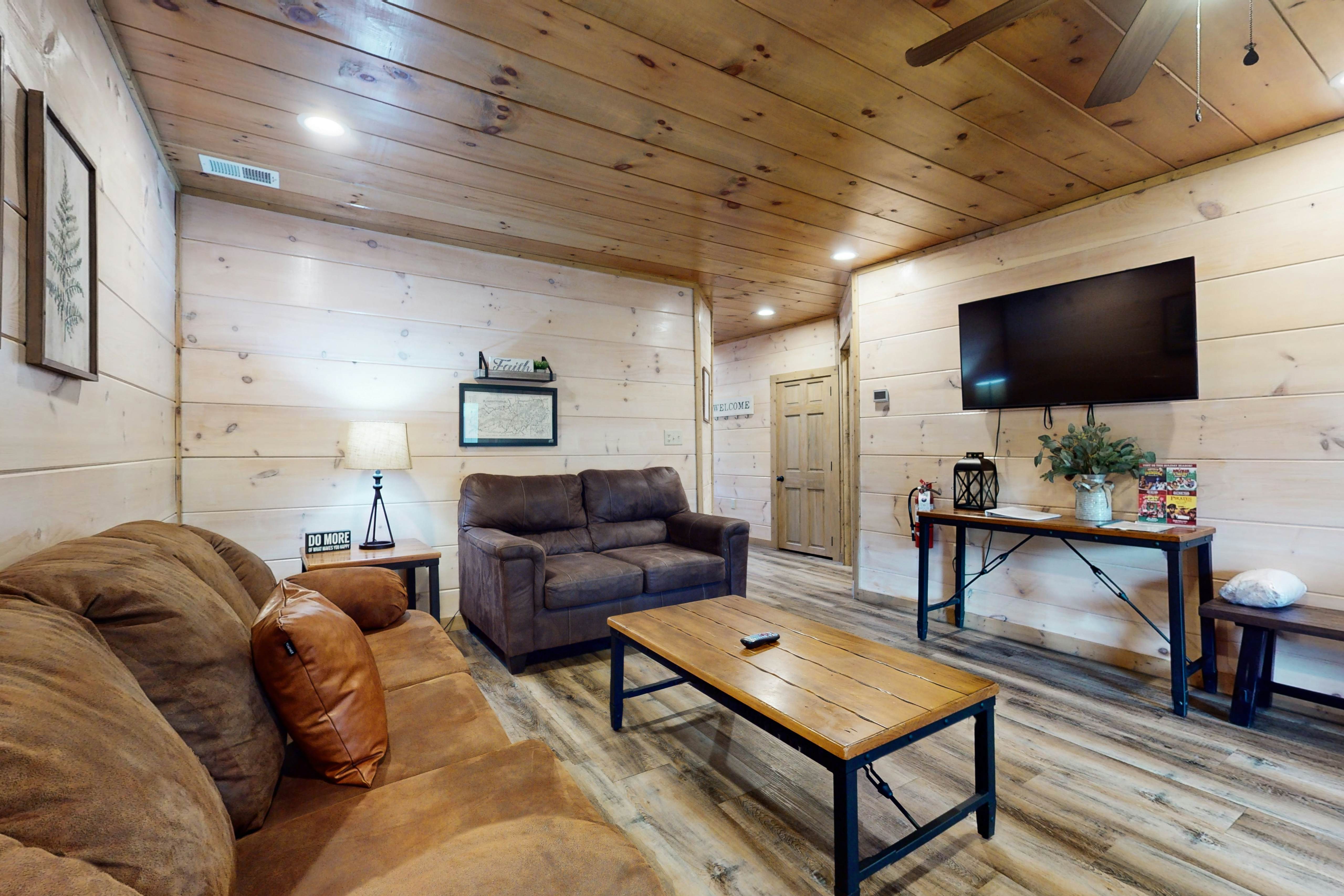 Charming Mtn Retreat, Sleeps 8・Hot Tub・Grill