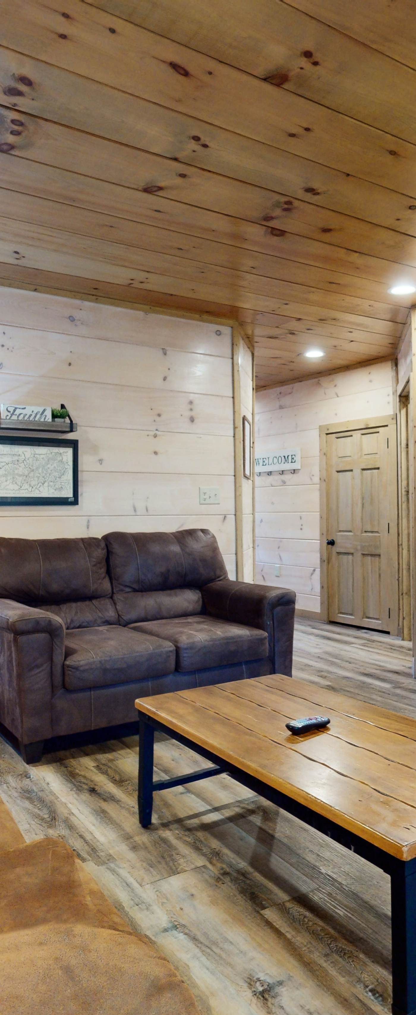 Charming Mtn Retreat, Sleeps 8, Hot Tub, Grill