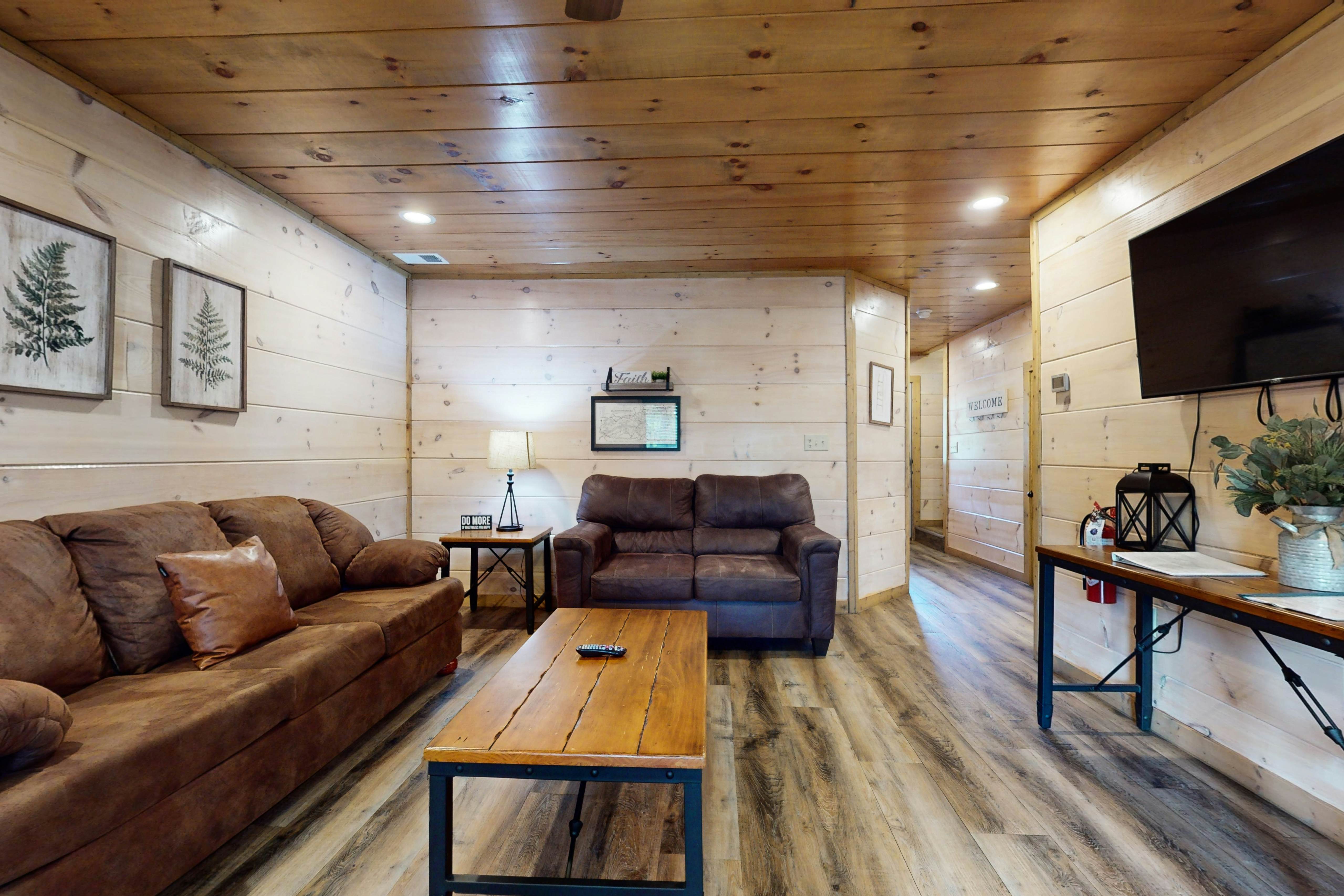 Charming Mtn Retreat, Sleeps 8・Hot Tub・Grill