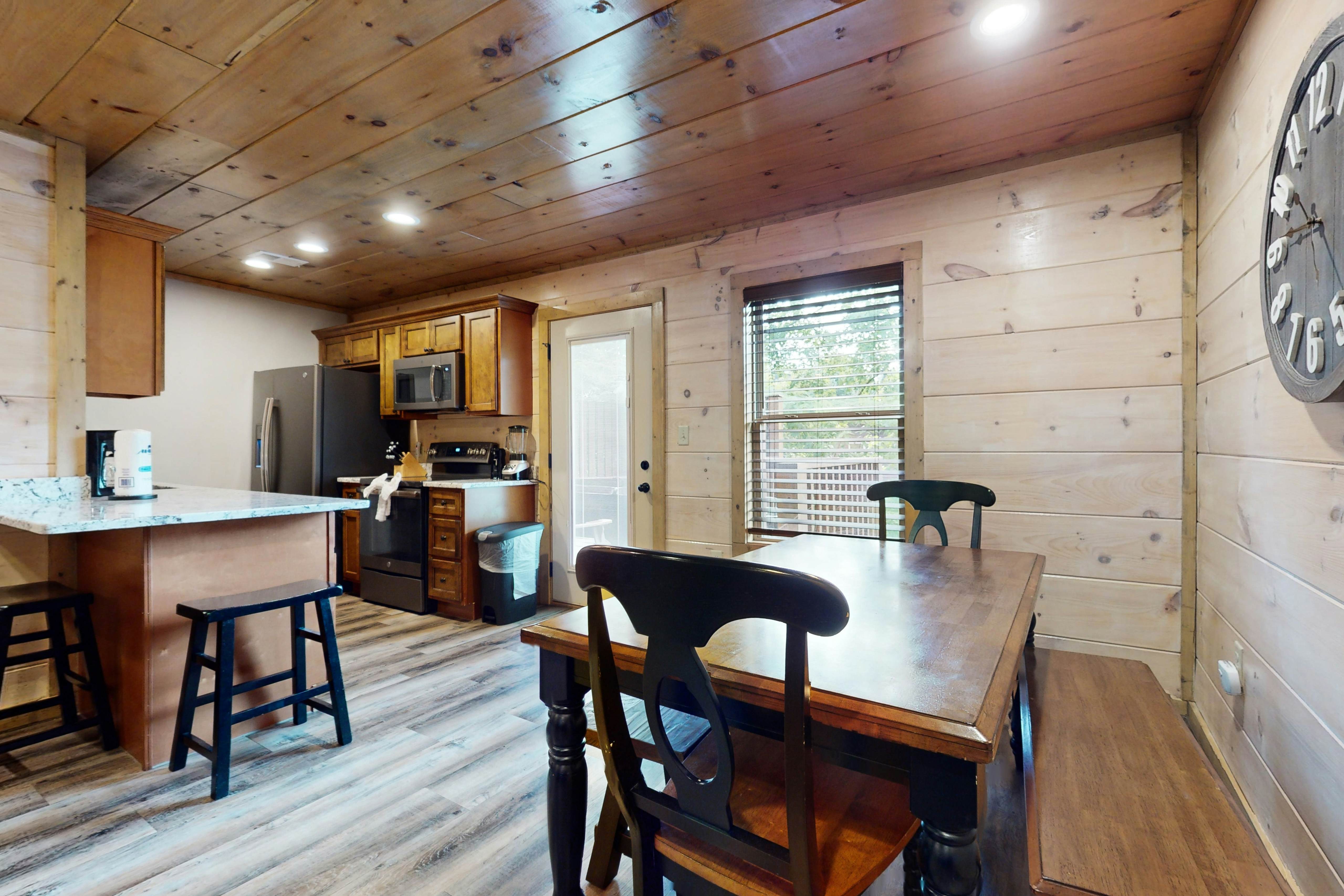 Charming Mtn Retreat, Sleeps 8・Hot Tub・Grill