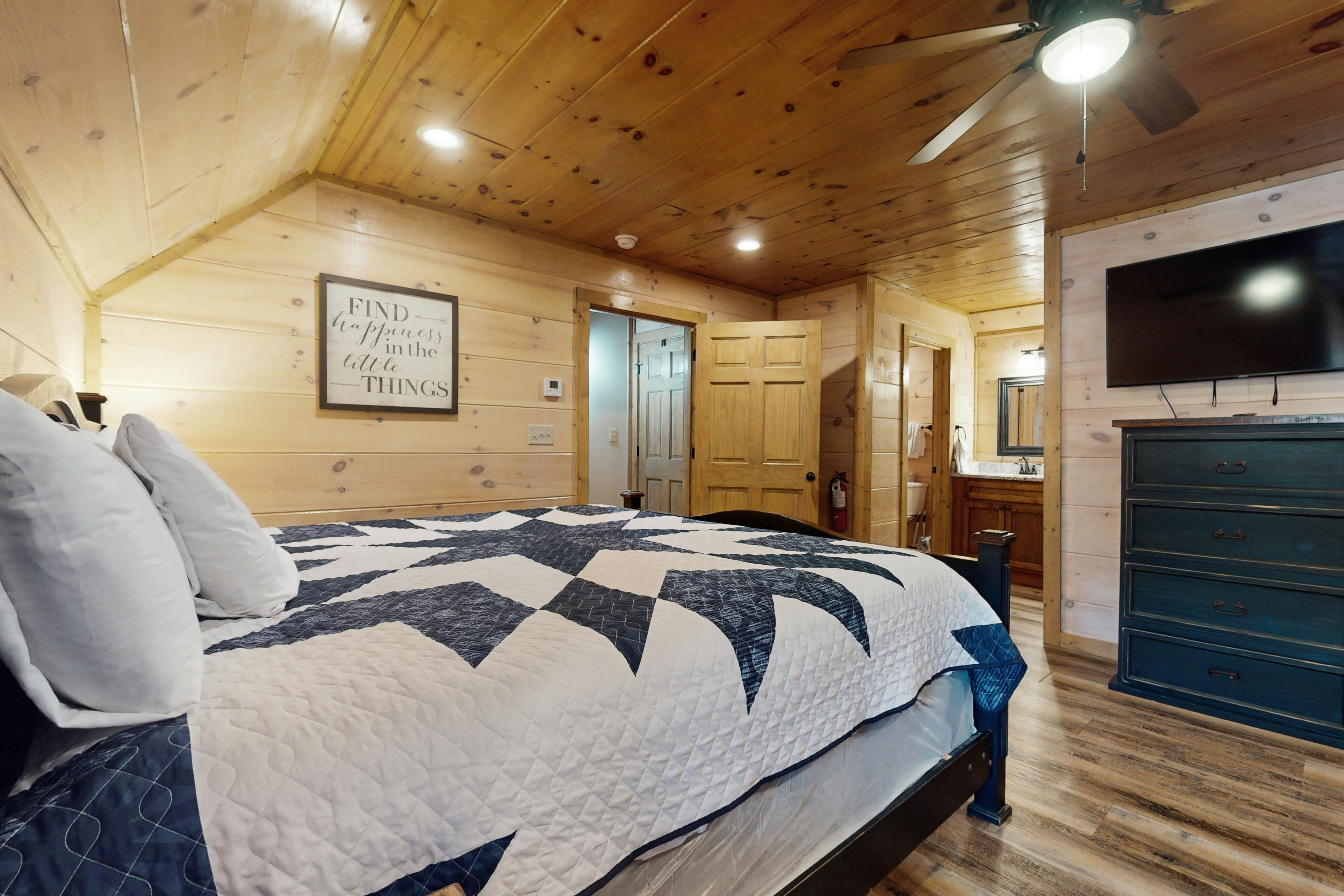 Charming Mtn Retreat, Sleeps 8・Hot Tub・Grill