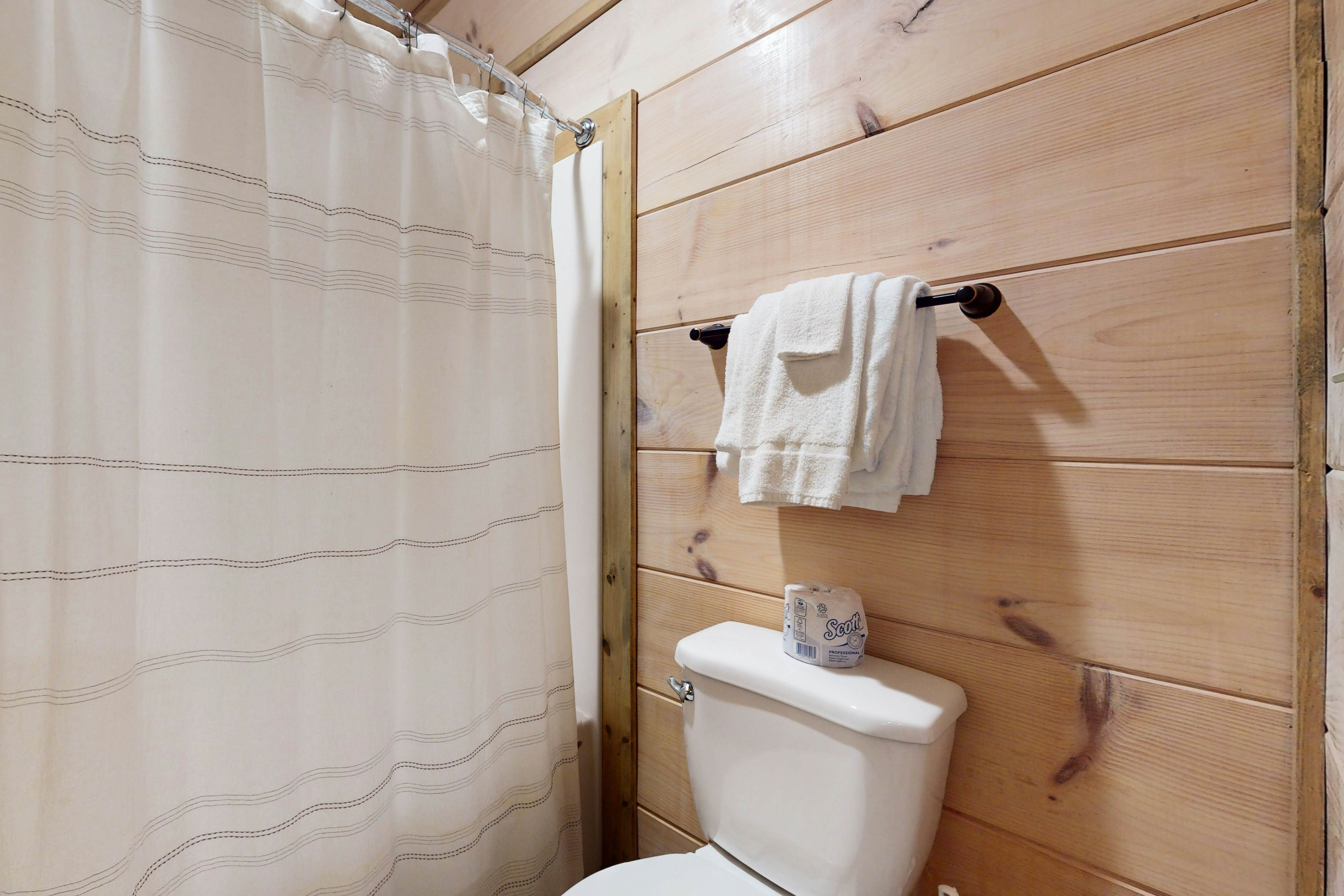 Charming Mtn Retreat, Sleeps 8・Hot Tub・Grill