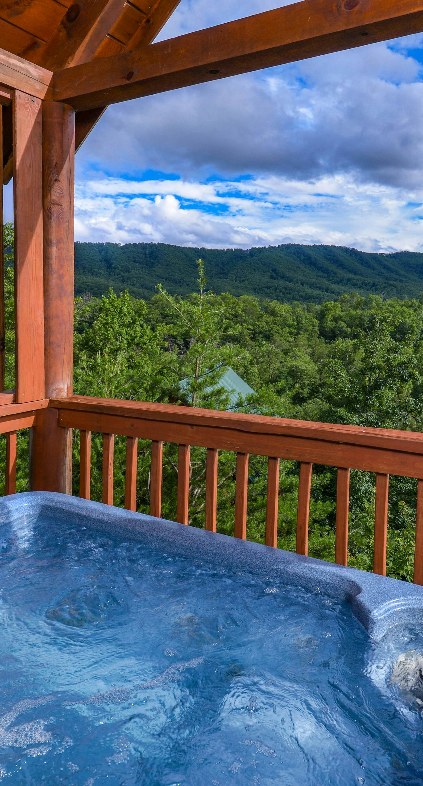 Scenic Log, Sleeps 6, Hot Tub, Balcony, Pool Table