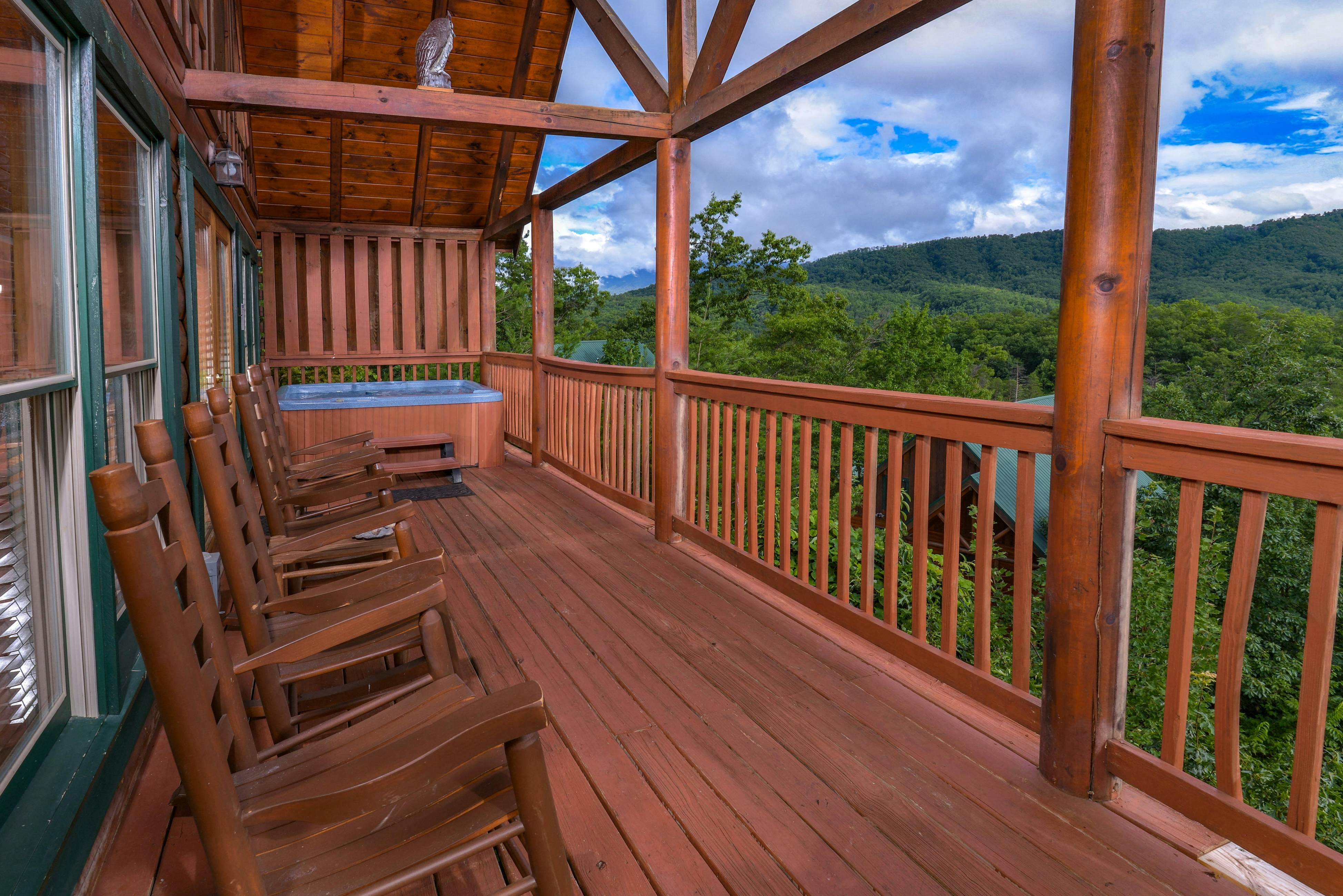 Scenic log cabin with hot tub, balcony, Free Attraction Tickets, & pool table