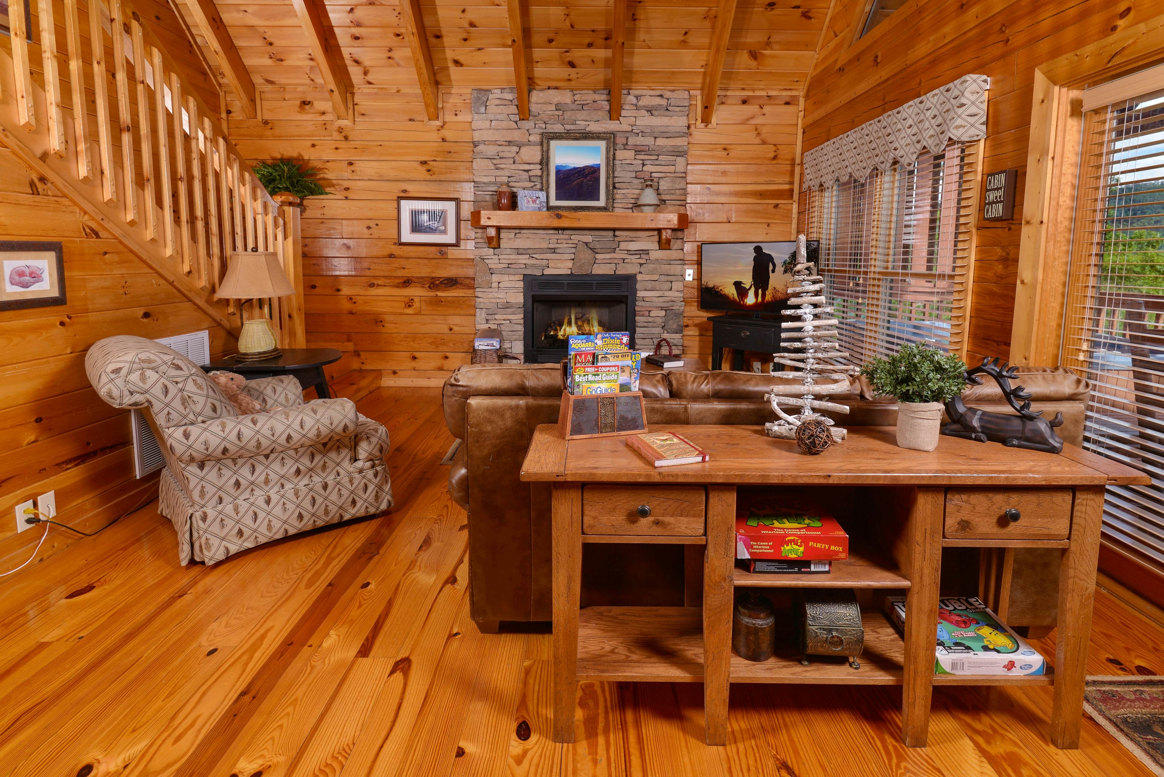 Scenic log cabin with hot tub, balcony, Free Attraction Tickets, & pool table