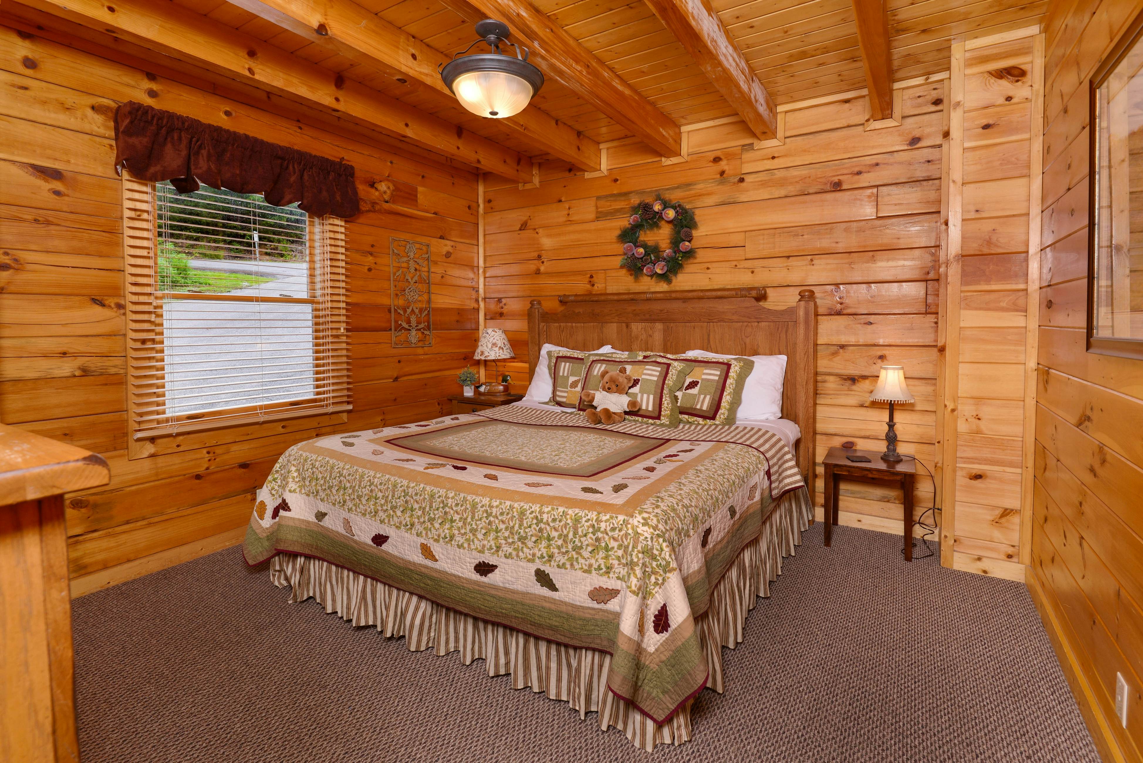 Scenic log cabin with hot tub, balcony, Free Attraction Tickets, & pool table