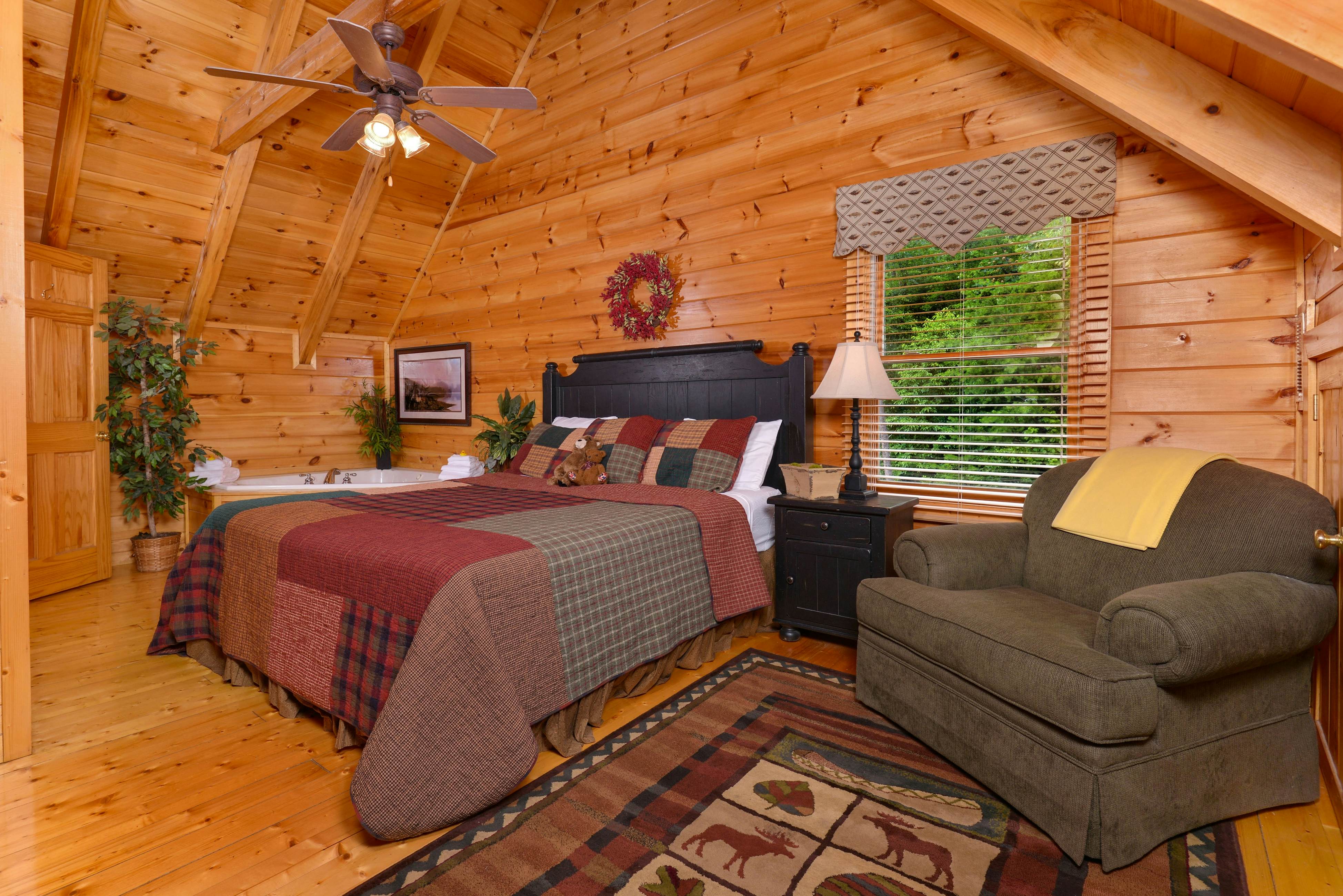 Scenic log cabin with hot tub, balcony, Free Attraction Tickets, & pool table