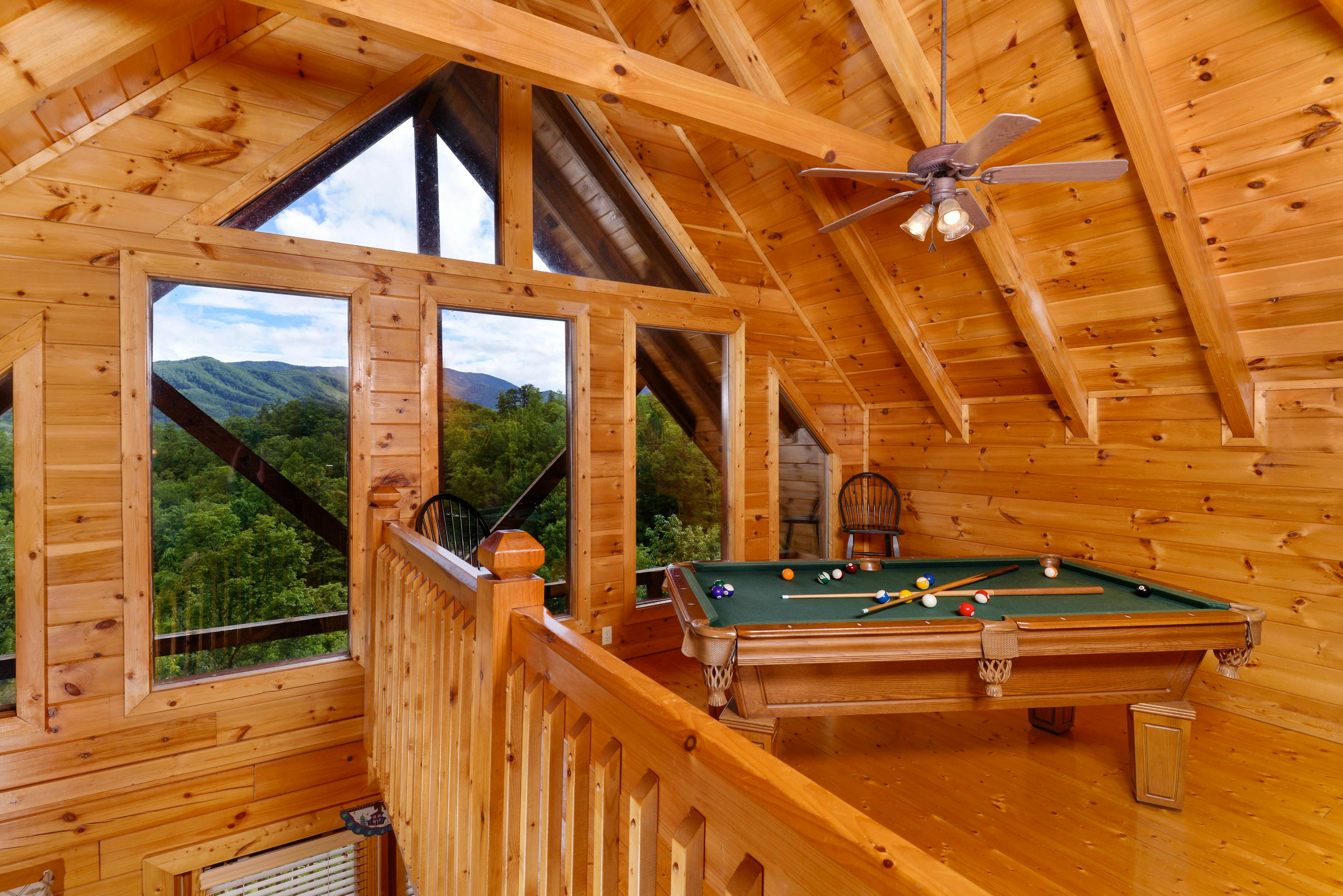 Scenic log cabin with hot tub, balcony, Free Attraction Tickets, & pool table