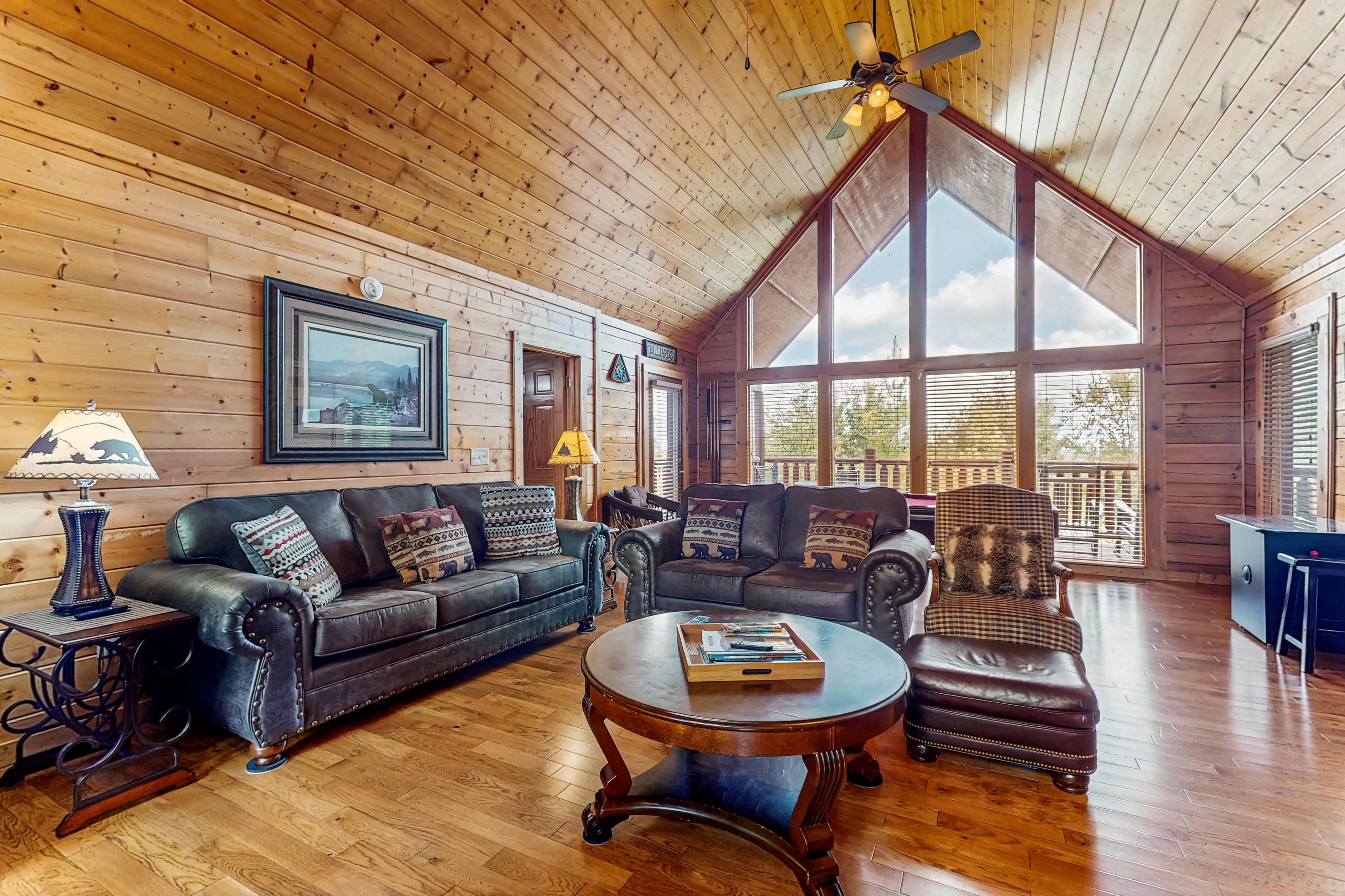Mountain view cabin w/ private hot tub & pool table - Free Attraction Tickets