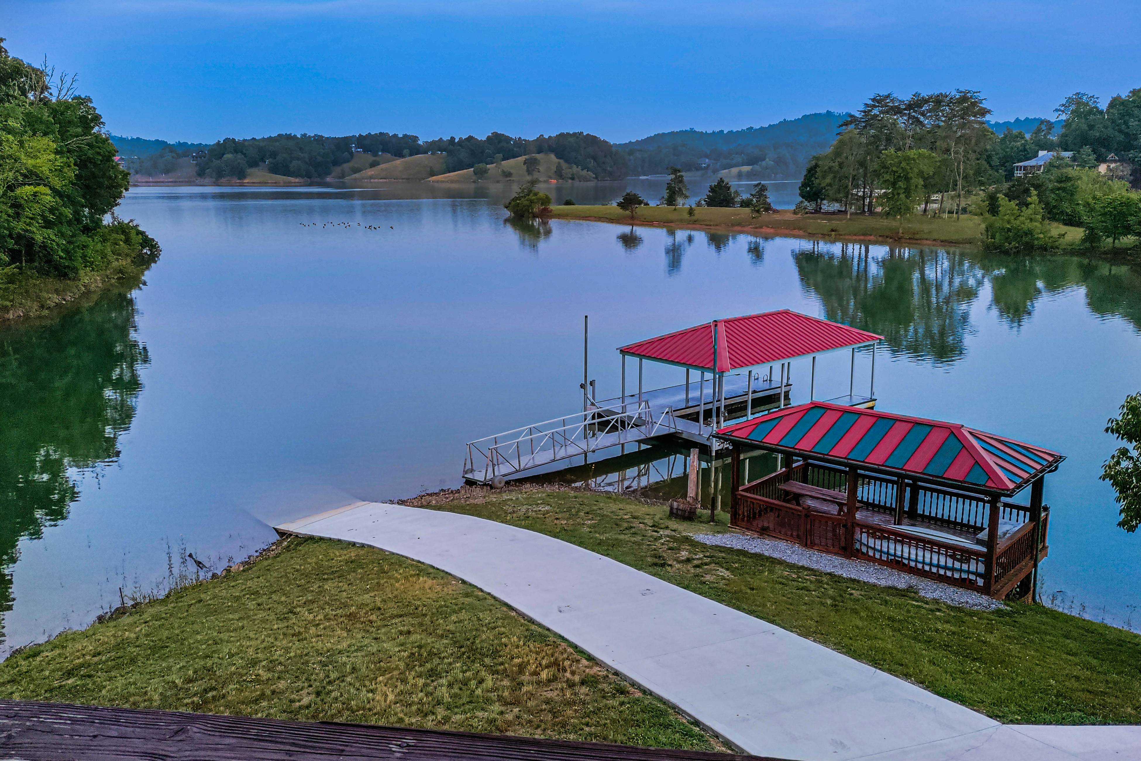 Lakefront Cabin W Views・Boat Ramp・Dock・Hot Tub